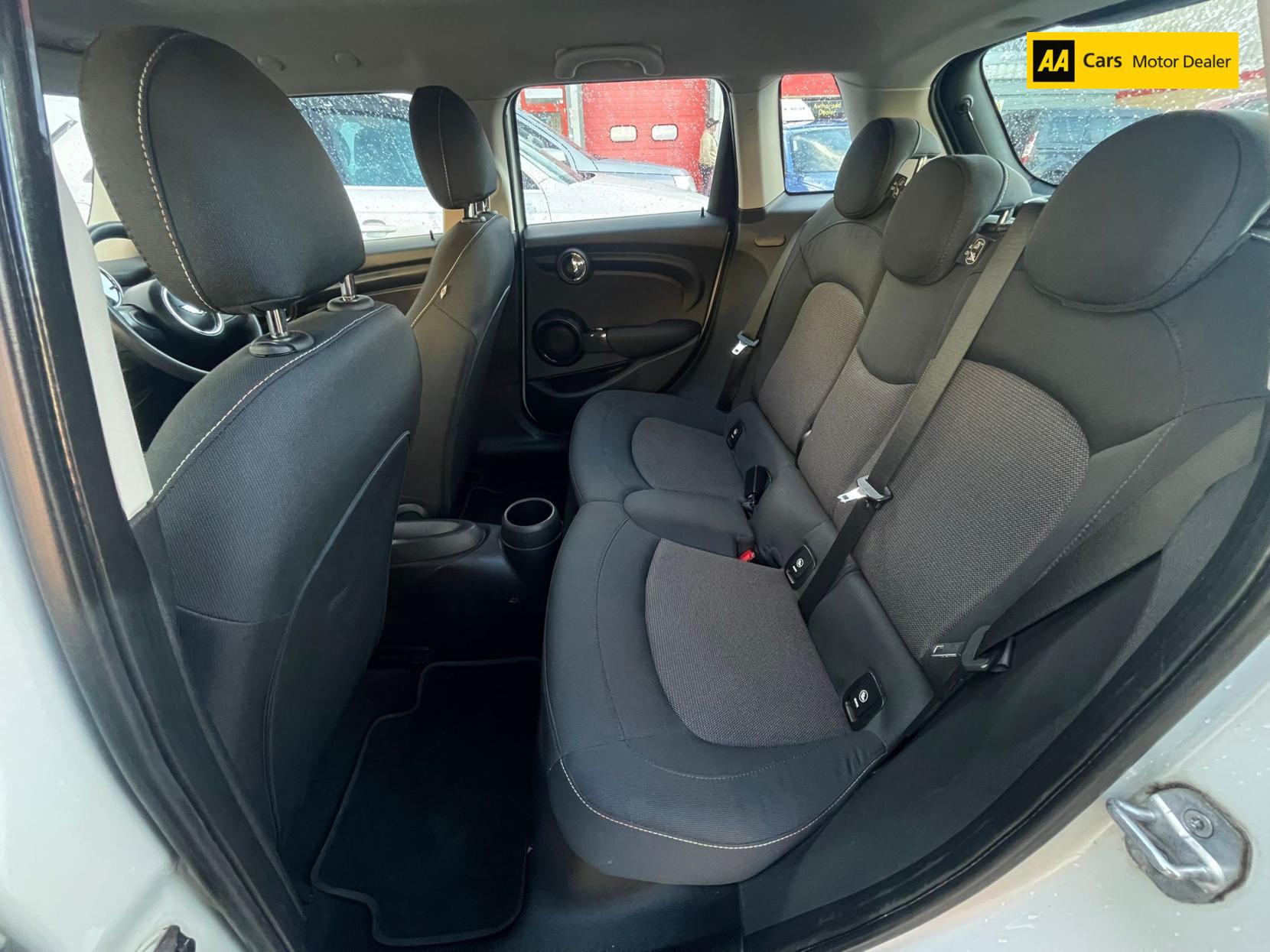 MINI Hatch 1.5 Cooper D Hatchback 5dr Diesel Manual Euro 6 (s/s) (116 ps)