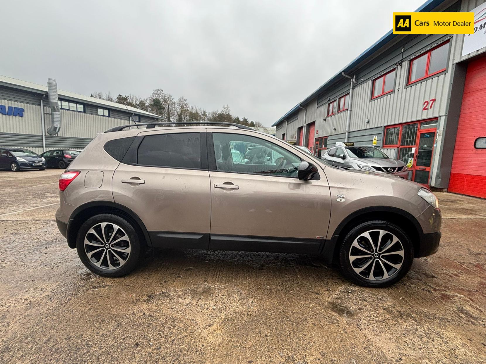 Nissan Qashqai 1.6 dCi 360 SUV 5dr Diesel Manual 4WD Euro 5 (s/s) (130 ps)