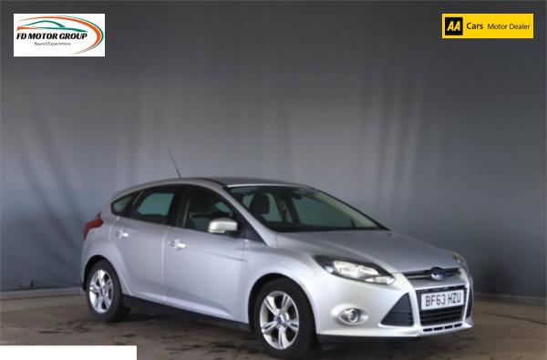 Ford Focus 1.6 Zetec Hatchback 5dr Petrol Powershift Euro 5 (125 ps)
