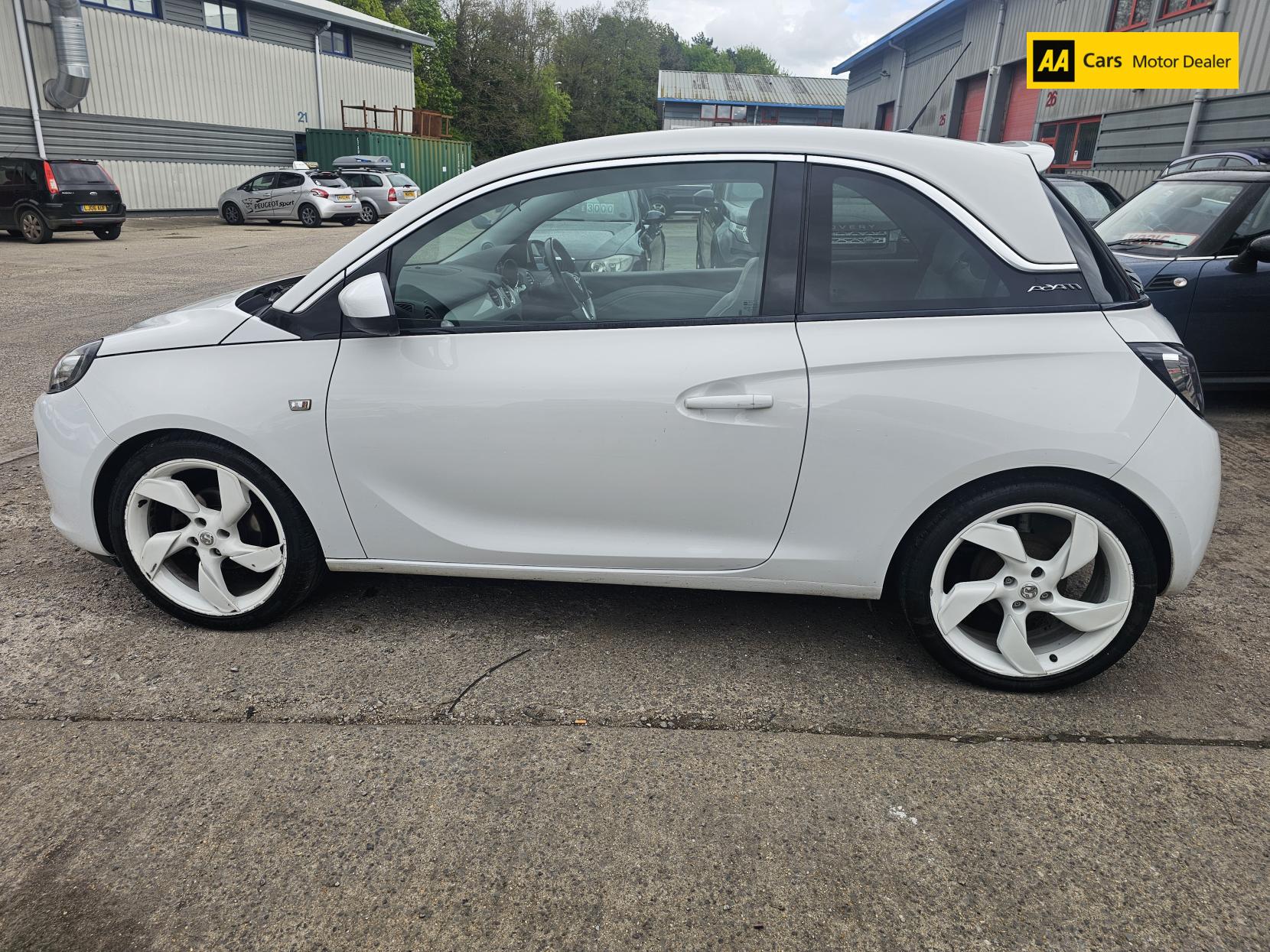 Vauxhall ADAM 1.4 16v White Edition Hatchback 3dr Petrol Manual Euro 5 (87 ps)