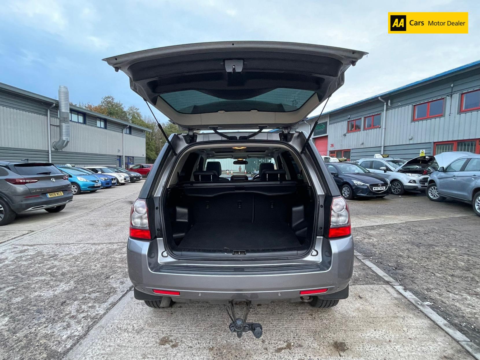 Land Rover Freelander 2 2.2 SD4 HSE SUV 5dr Diesel CommandShift 4WD Euro 5 (190 ps)