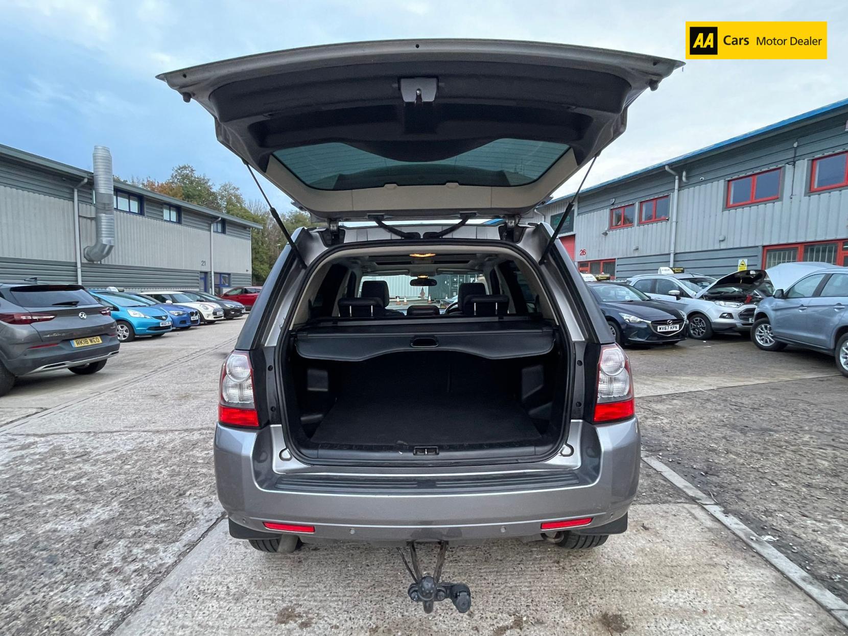 Land Rover Freelander 2 2.2 SD4 HSE SUV 5dr Diesel CommandShift 4WD Euro 5 (190 ps)