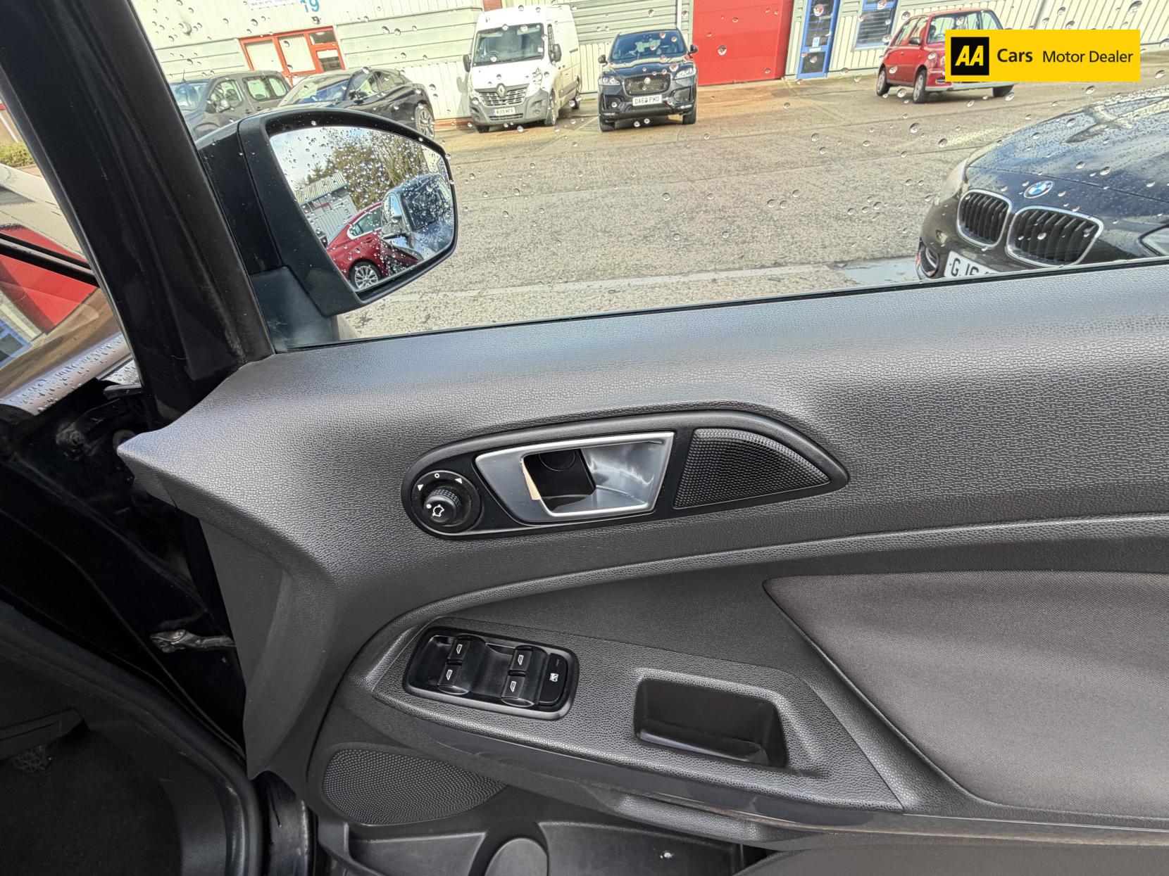 Ford EcoSport 1.5 TDCi Zetec SUV 5dr Diesel Manual 2WD Euro 5 (90 ps)