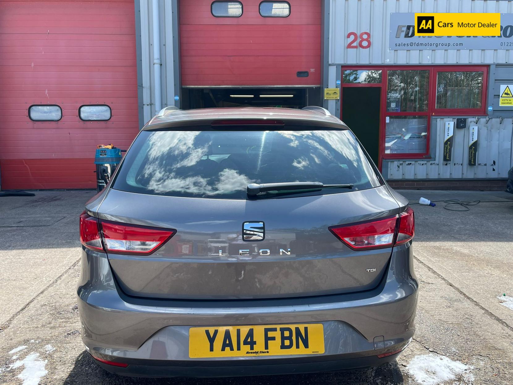 SEAT Leon 1.6 TDI CR SE Sport Tourer 5dr Diesel Manual Euro 5 (s/s) (105 ps)
