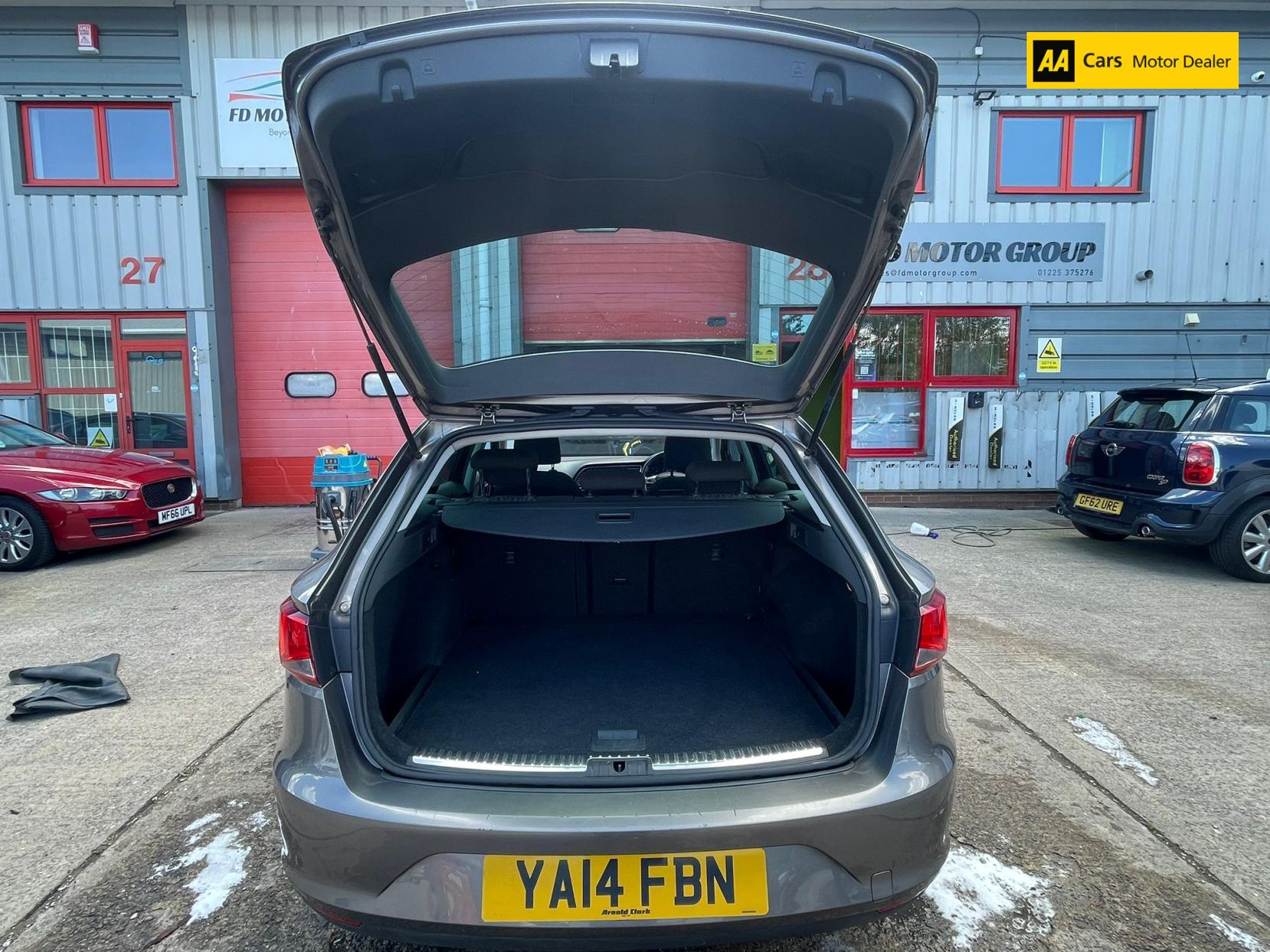SEAT Leon 1.6 TDI CR SE Sport Tourer 5dr Diesel Manual Euro 5 (s/s) (105 ps)