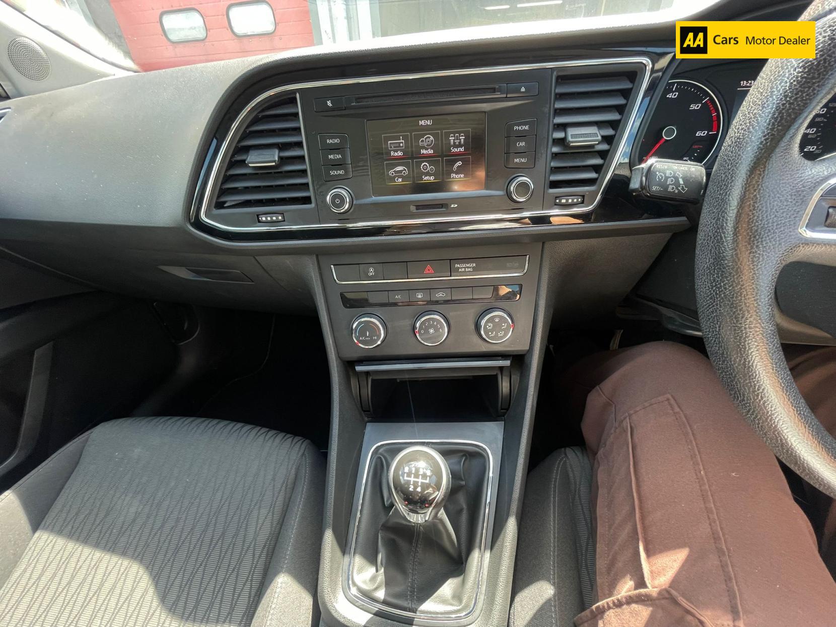 SEAT Leon 1.6 TDI CR SE Sport Tourer 5dr Diesel Manual Euro 5 (s/s) (105 ps)