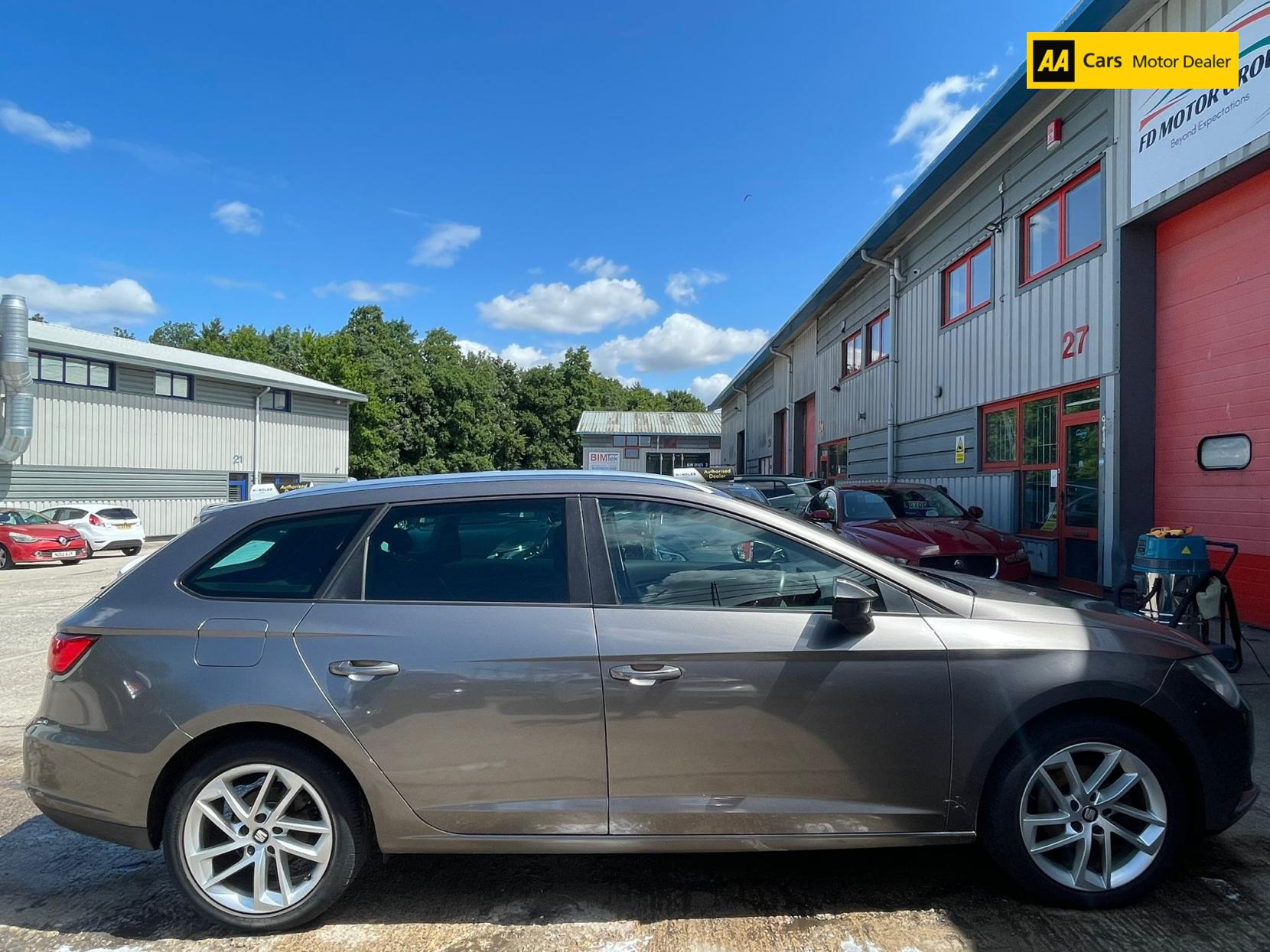 SEAT Leon 1.6 TDI CR SE Sport Tourer 5dr Diesel Manual Euro 5 (s/s) (105 ps)