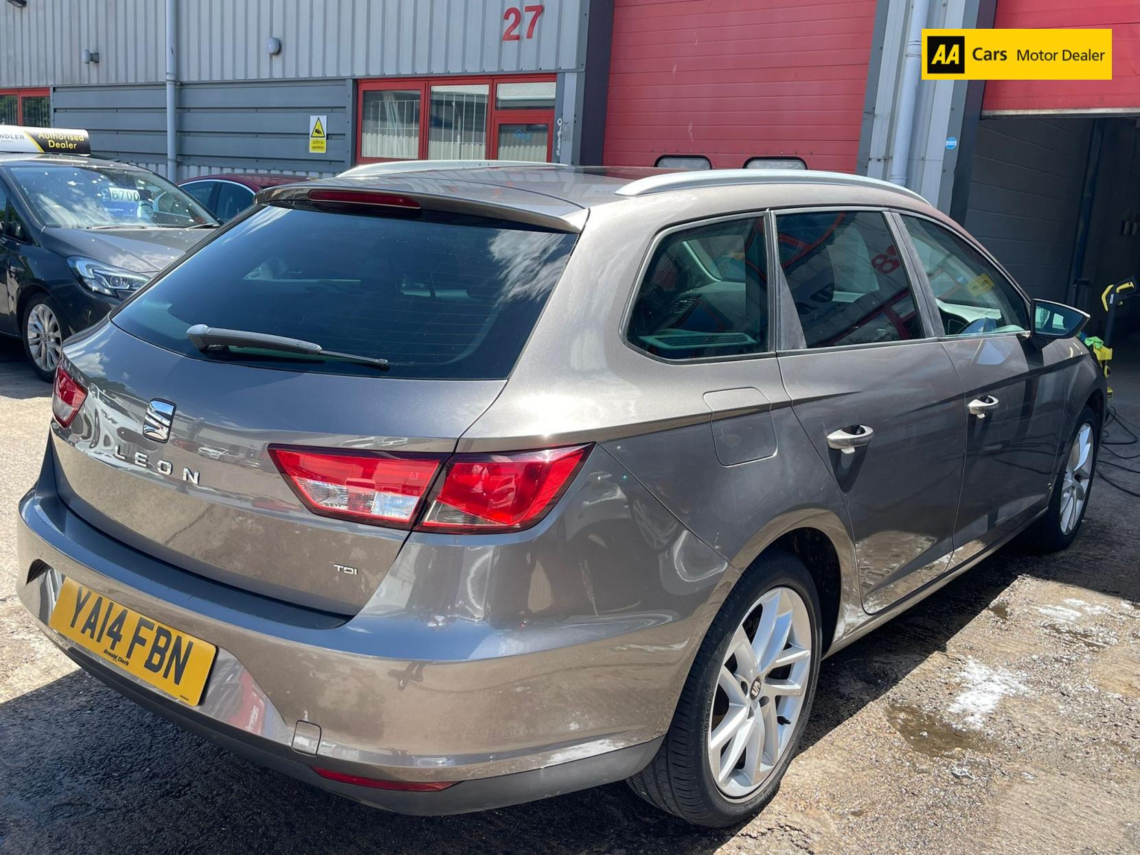 SEAT Leon 1.6 TDI CR SE Sport Tourer 5dr Diesel Manual Euro 5 (s/s) (105 ps)