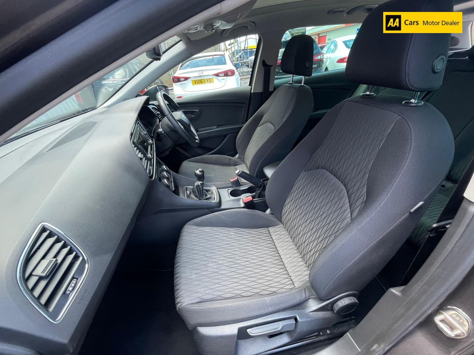 SEAT Leon 1.6 TDI CR SE Sport Tourer 5dr Diesel Manual Euro 5 (s/s) (105 ps)
