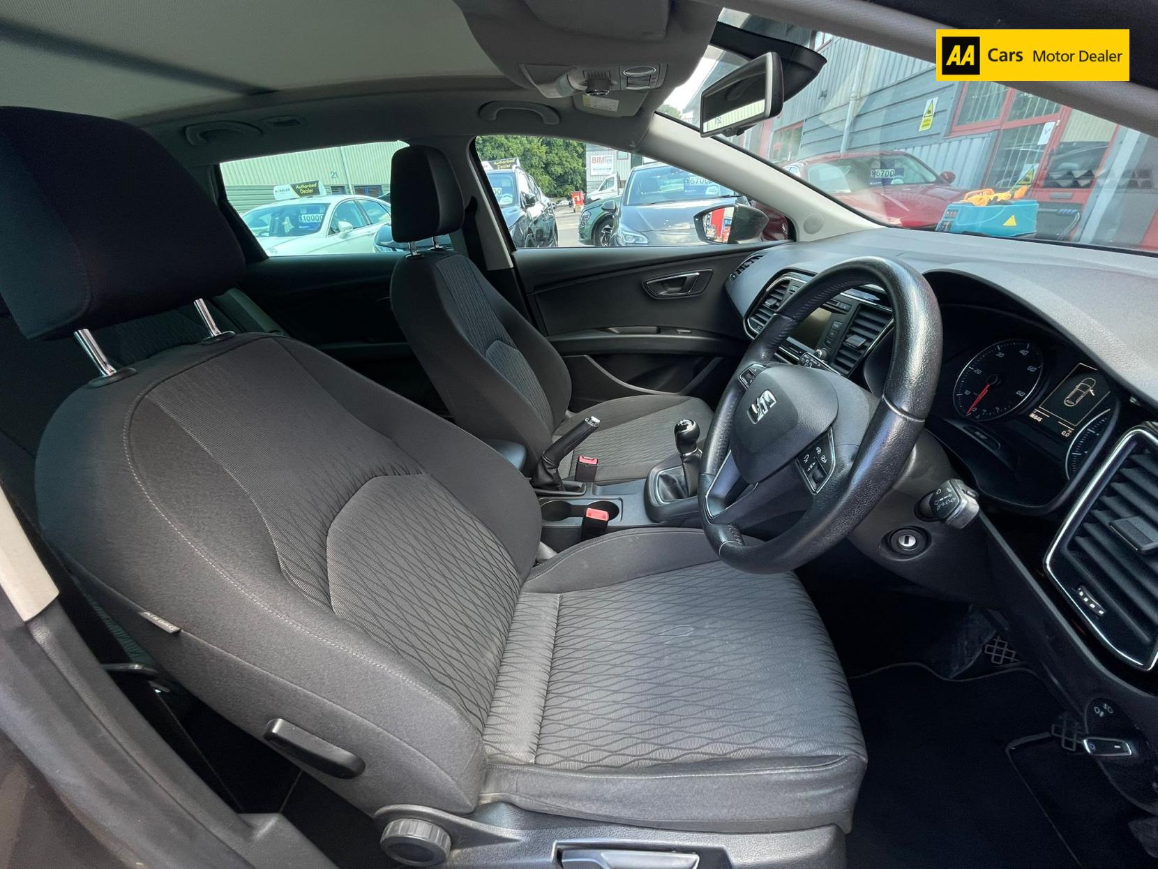 SEAT Leon 1.6 TDI CR SE Sport Tourer 5dr Diesel Manual Euro 5 (s/s) (105 ps)