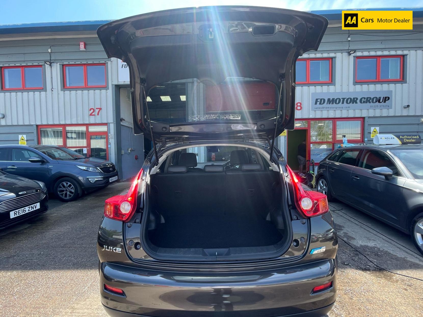 Nissan Juke 1.5 dCi 8v Tekna SUV 5dr Diesel Manual Euro 5 (110 ps)