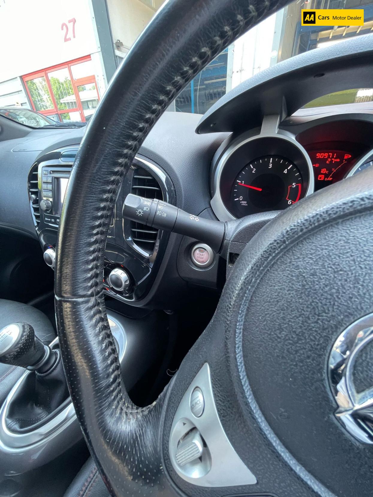 Nissan Juke 1.5 dCi 8v Tekna SUV 5dr Diesel Manual Euro 5 (110 ps)