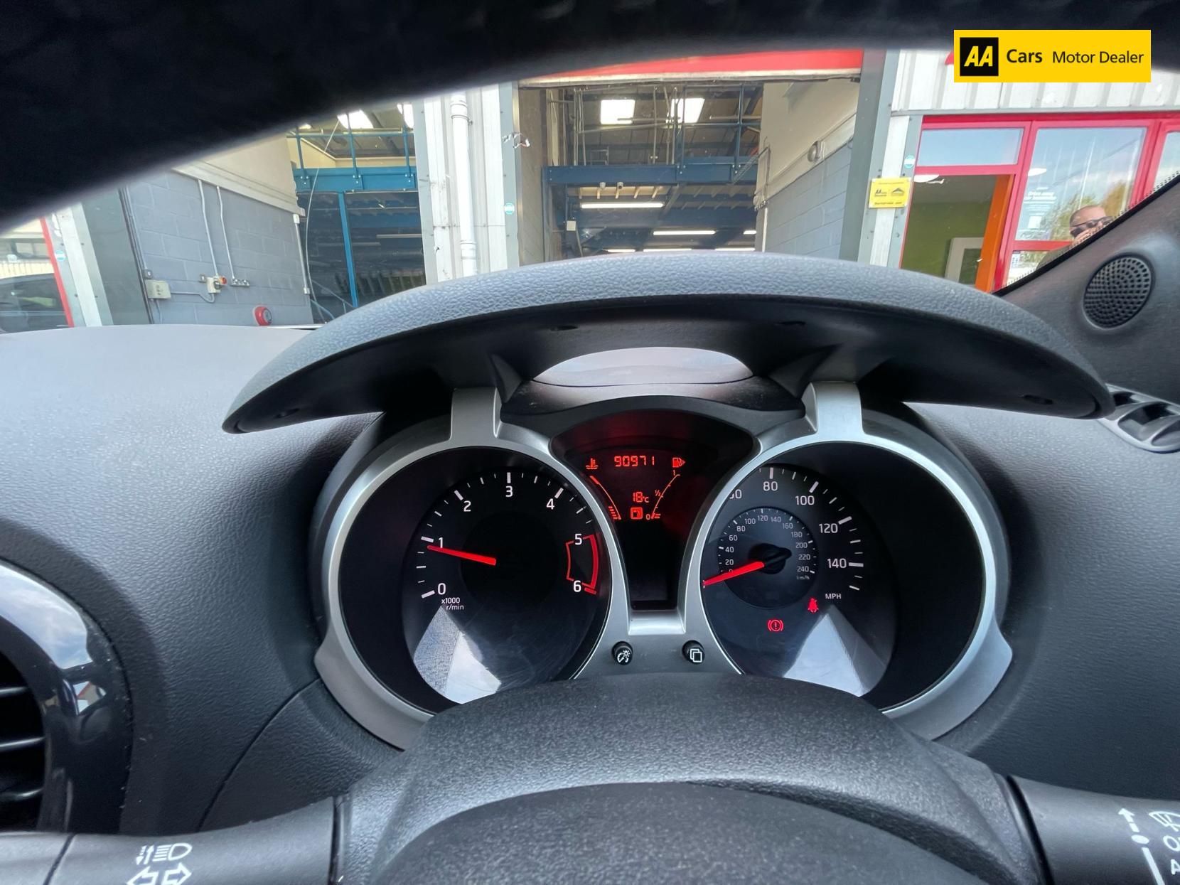 Nissan Juke 1.5 dCi 8v Tekna SUV 5dr Diesel Manual Euro 5 (110 ps)