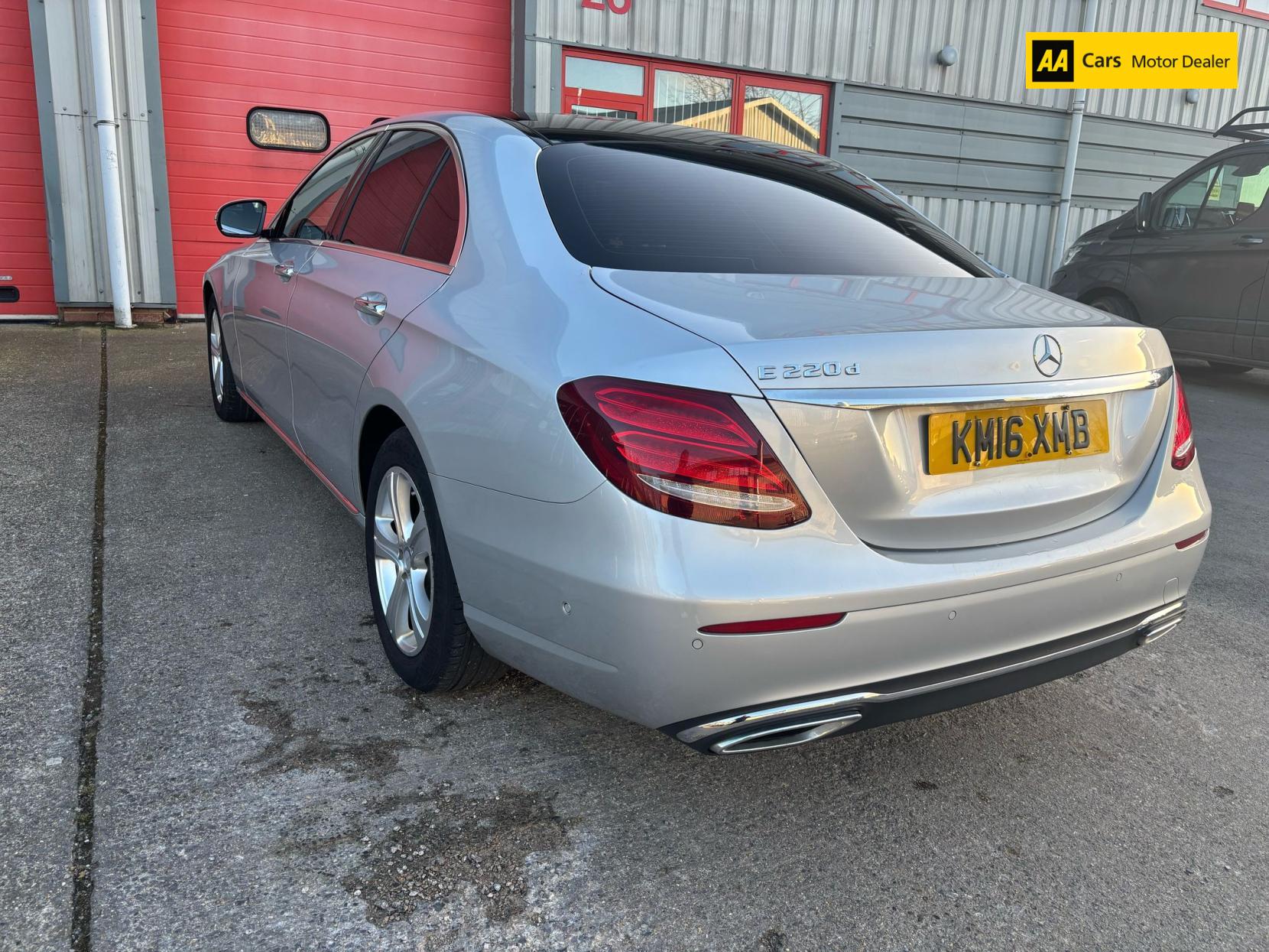 Mercedes-Benz E Class 2.0 E220d SE (Premium) Saloon 4dr Diesel G-Tronic+ Euro 6 (s/s) (194 ps)