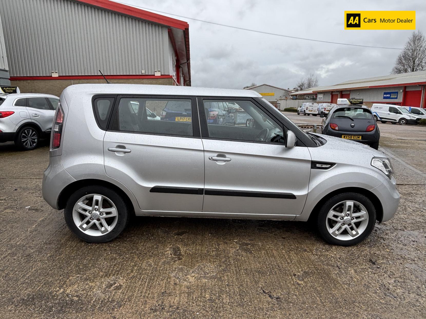 Kia Soul 1.6 CRDi 2 SUV 5dr Diesel Manual Euro 4 (126 bhp)