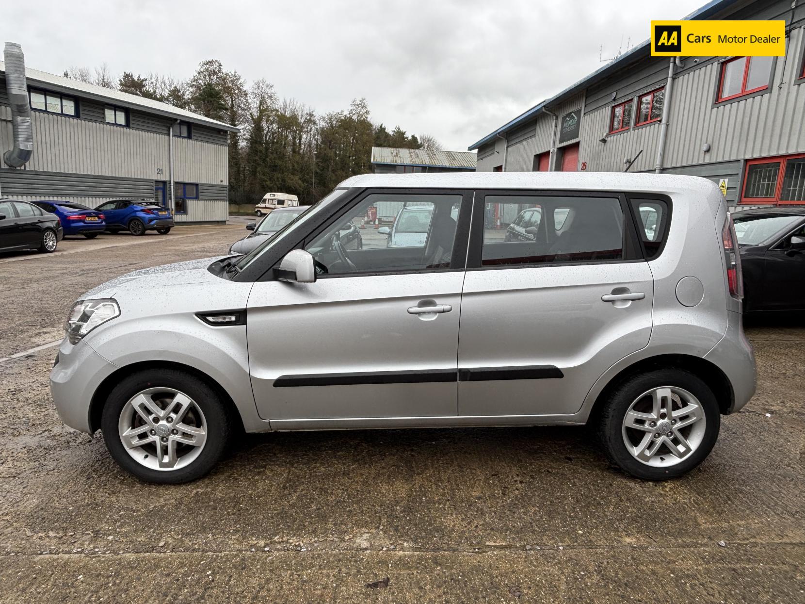 Kia Soul 1.6 CRDi 2 SUV 5dr Diesel Manual Euro 4 (126 bhp)