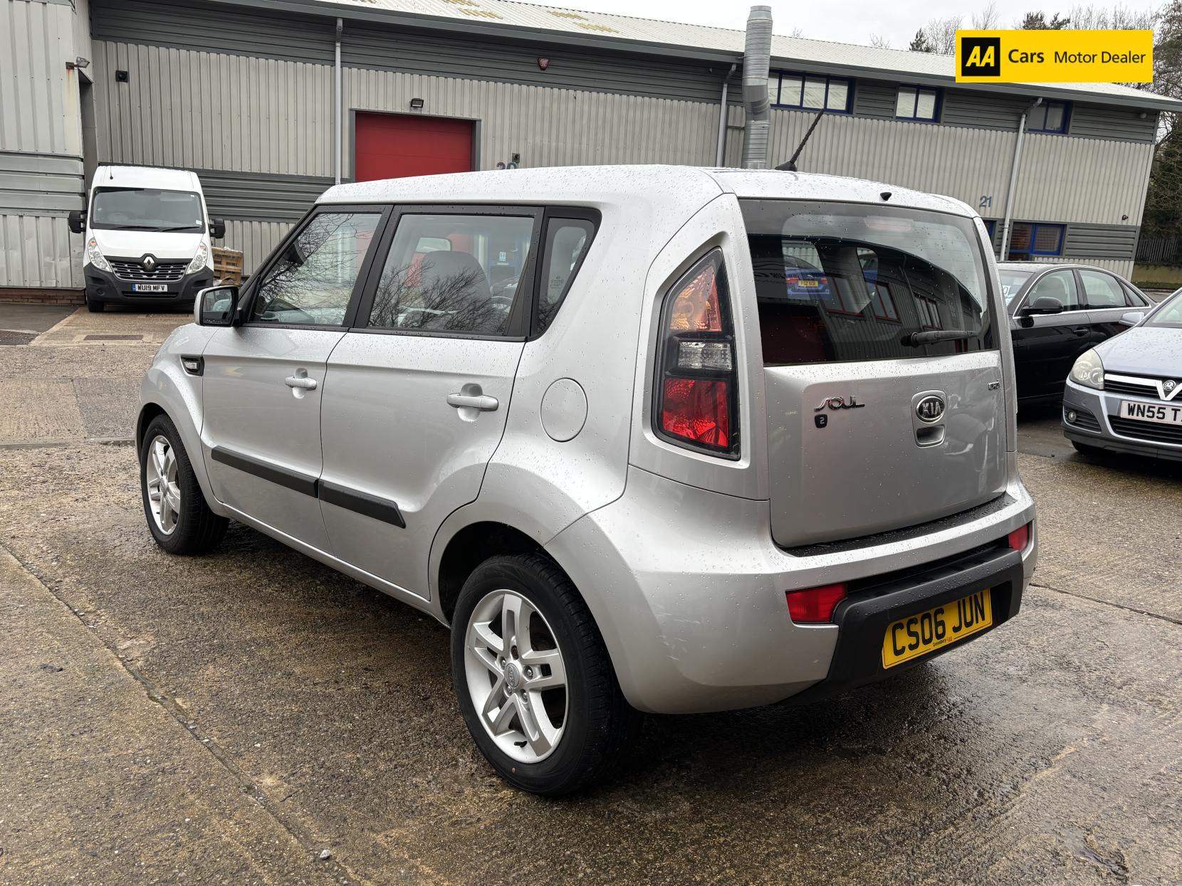 Kia Soul 1.6 CRDi 2 SUV 5dr Diesel Manual Euro 4 (126 bhp)