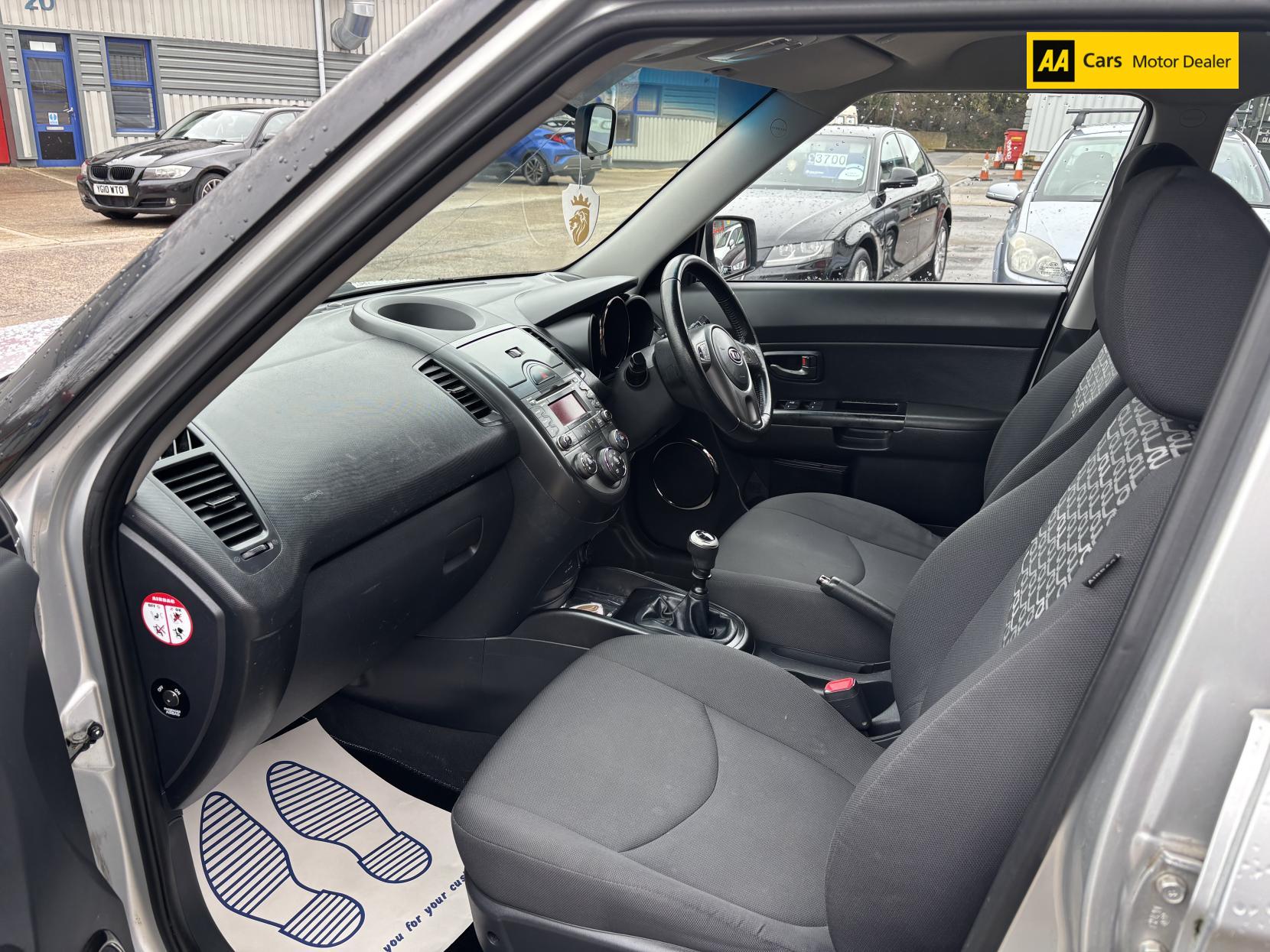 Kia Soul 1.6 CRDi 2 SUV 5dr Diesel Manual Euro 4 (126 bhp)