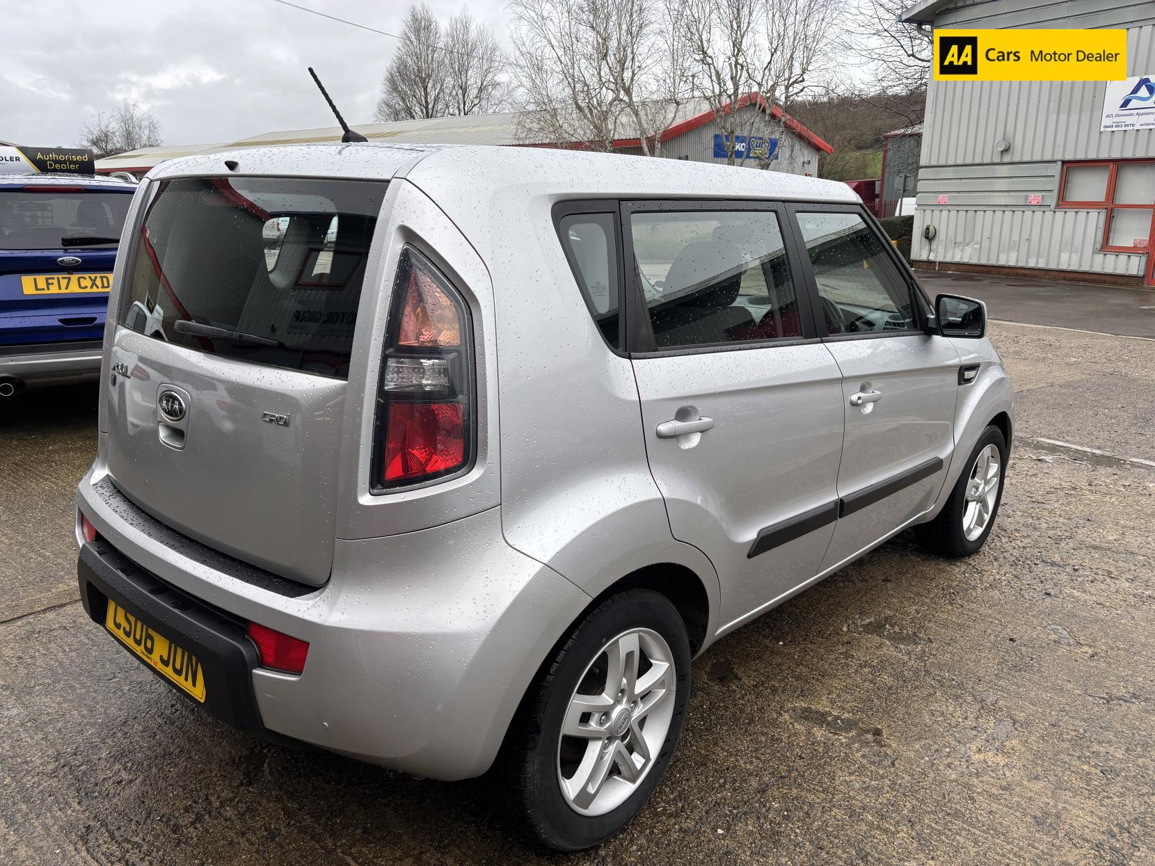 Kia Soul 1.6 CRDi 2 SUV 5dr Diesel Manual Euro 4 (126 bhp)
