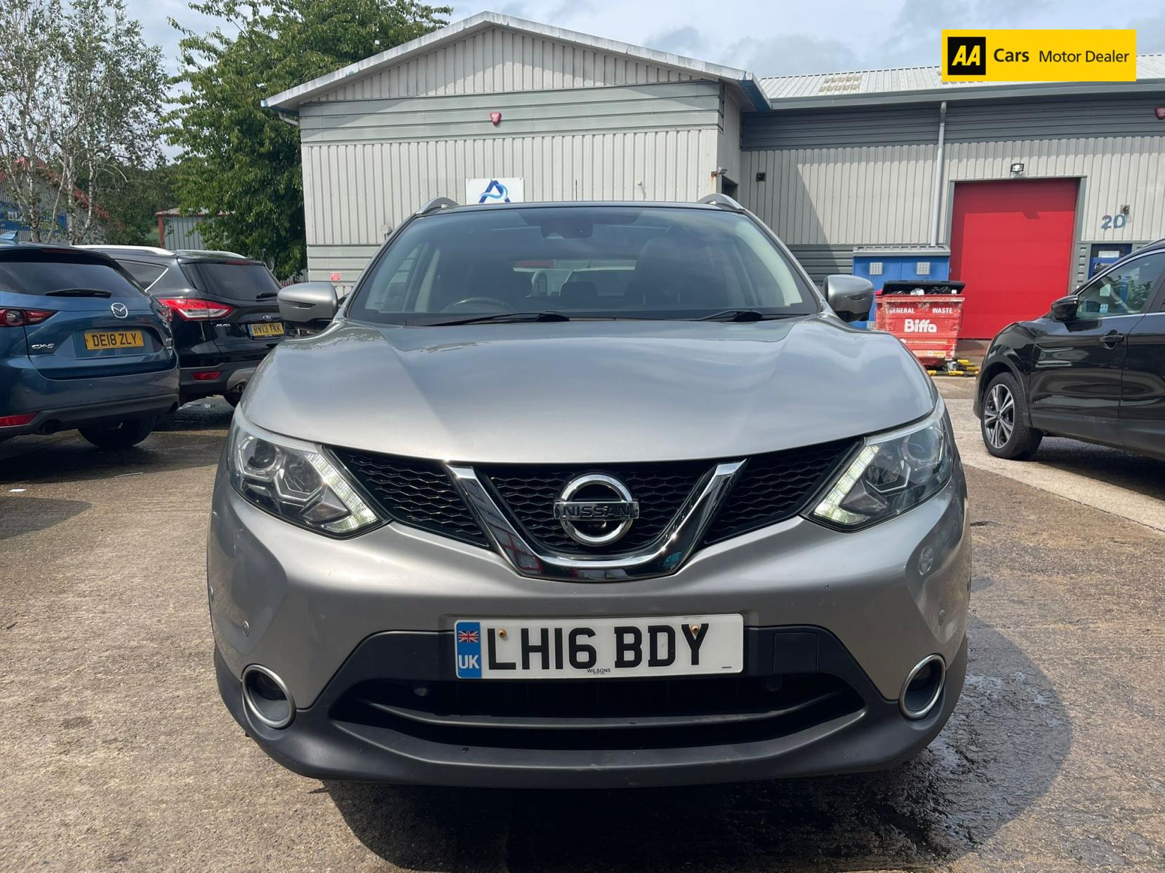 Nissan Qashqai 1.6 DIG-T Tekna SUV 5dr Petrol Manual 2WD Euro 6 (s/s) (163 ps)