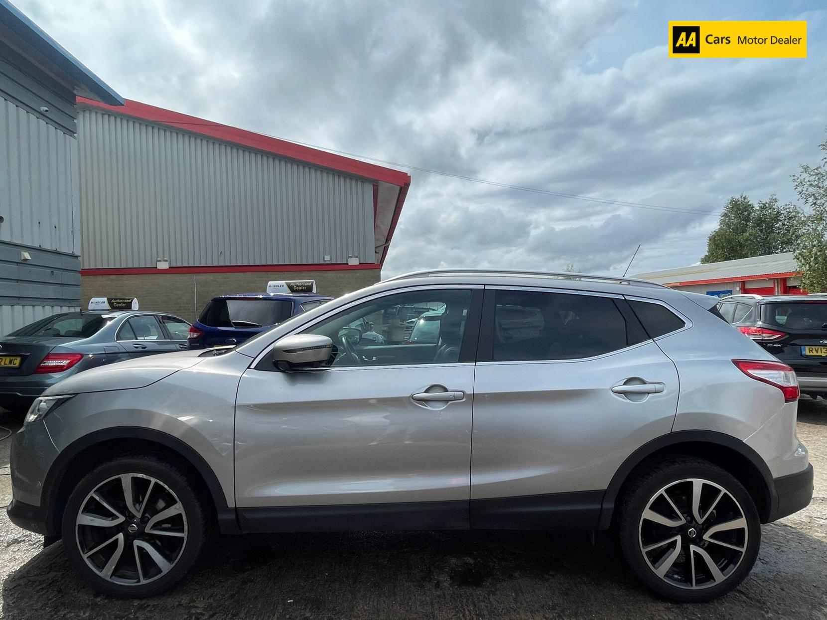 Nissan Qashqai 1.6 DIG-T Tekna SUV 5dr Petrol Manual 2WD Euro 6 (s/s) (163 ps)