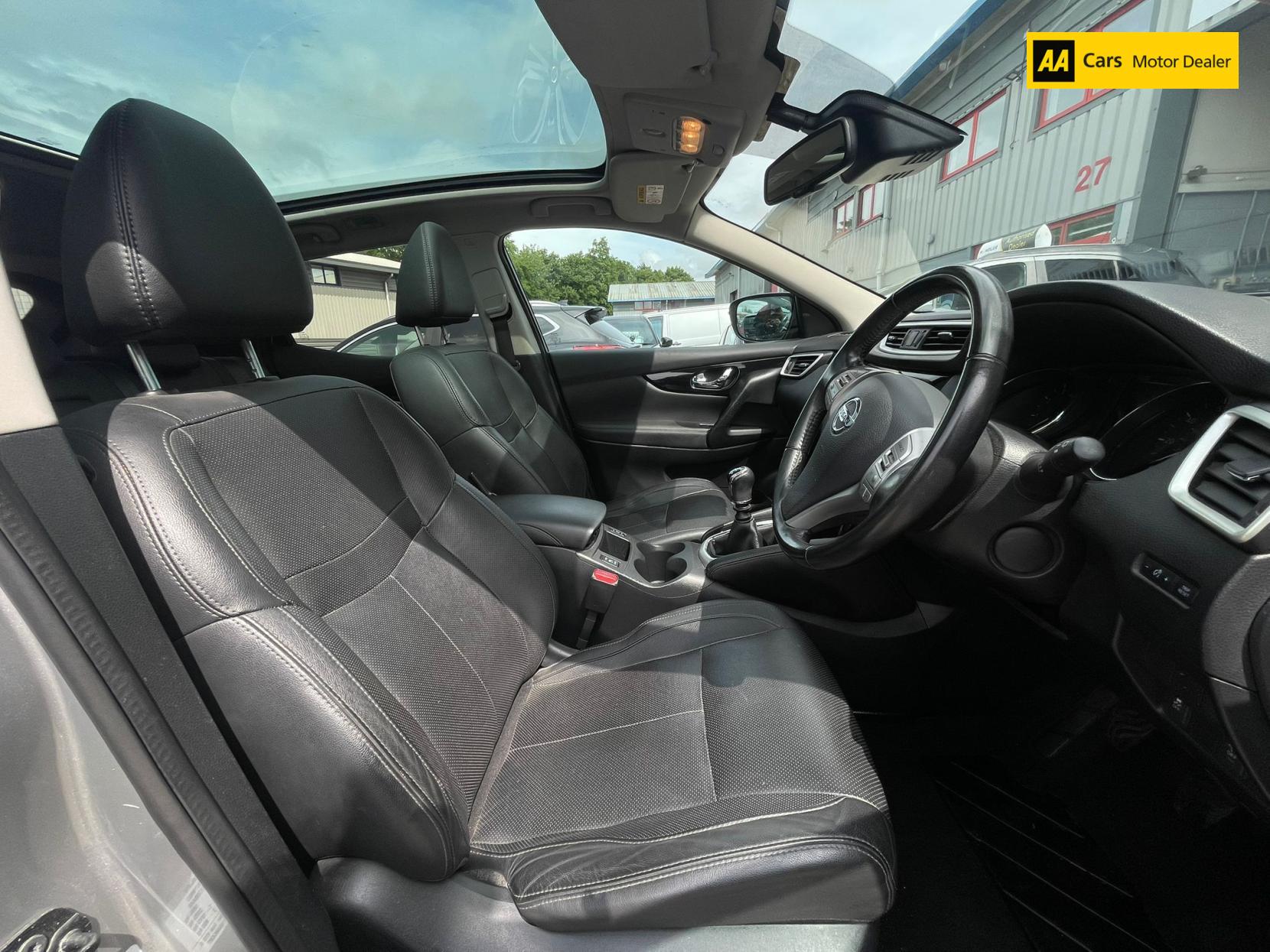 Nissan Qashqai 1.6 DIG-T Tekna SUV 5dr Petrol Manual 2WD Euro 6 (s/s) (163 ps)