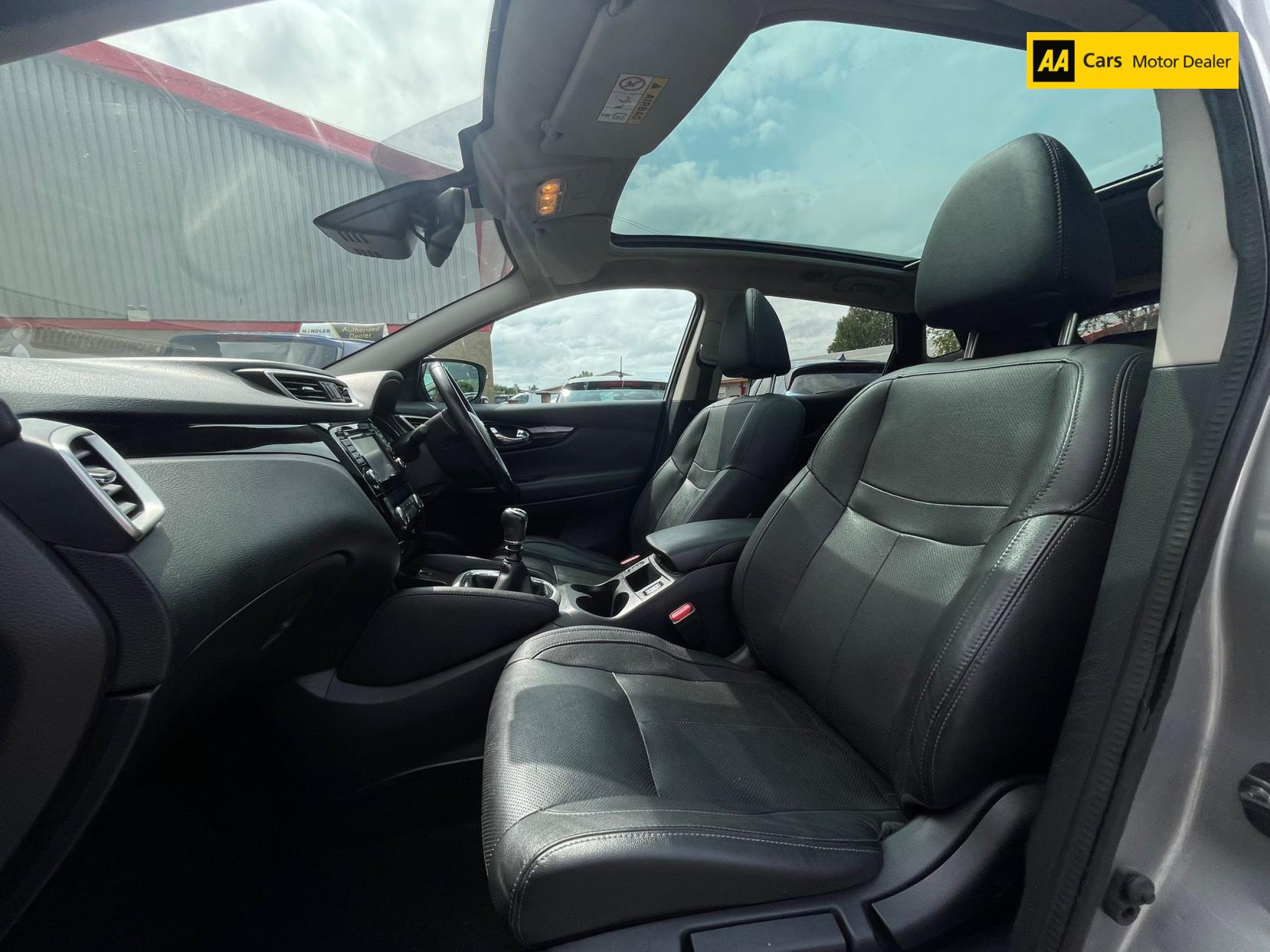 Nissan Qashqai 1.6 DIG-T Tekna SUV 5dr Petrol Manual 2WD Euro 6 (s/s) (163 ps)
