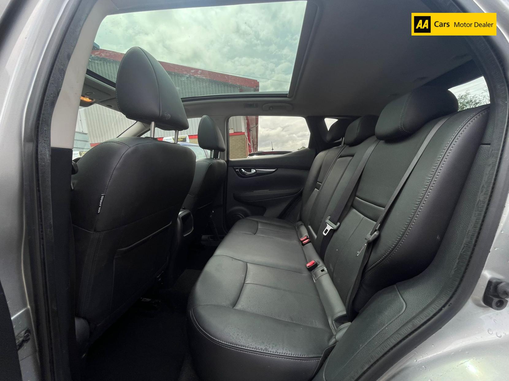 Nissan Qashqai 1.6 DIG-T Tekna SUV 5dr Petrol Manual 2WD Euro 6 (s/s) (163 ps)