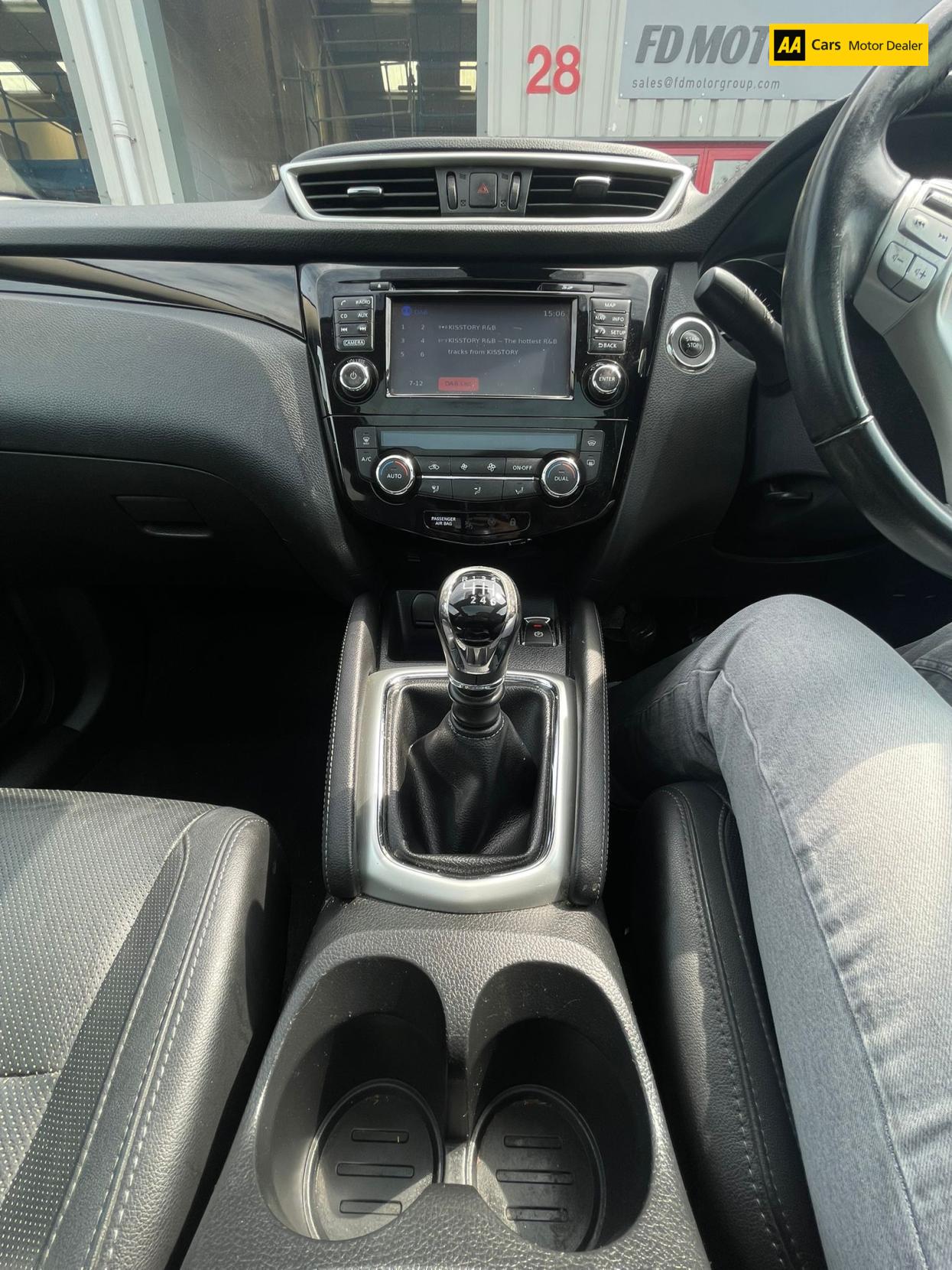 Nissan Qashqai 1.6 DIG-T Tekna SUV 5dr Petrol Manual 2WD Euro 6 (s/s) (163 ps)