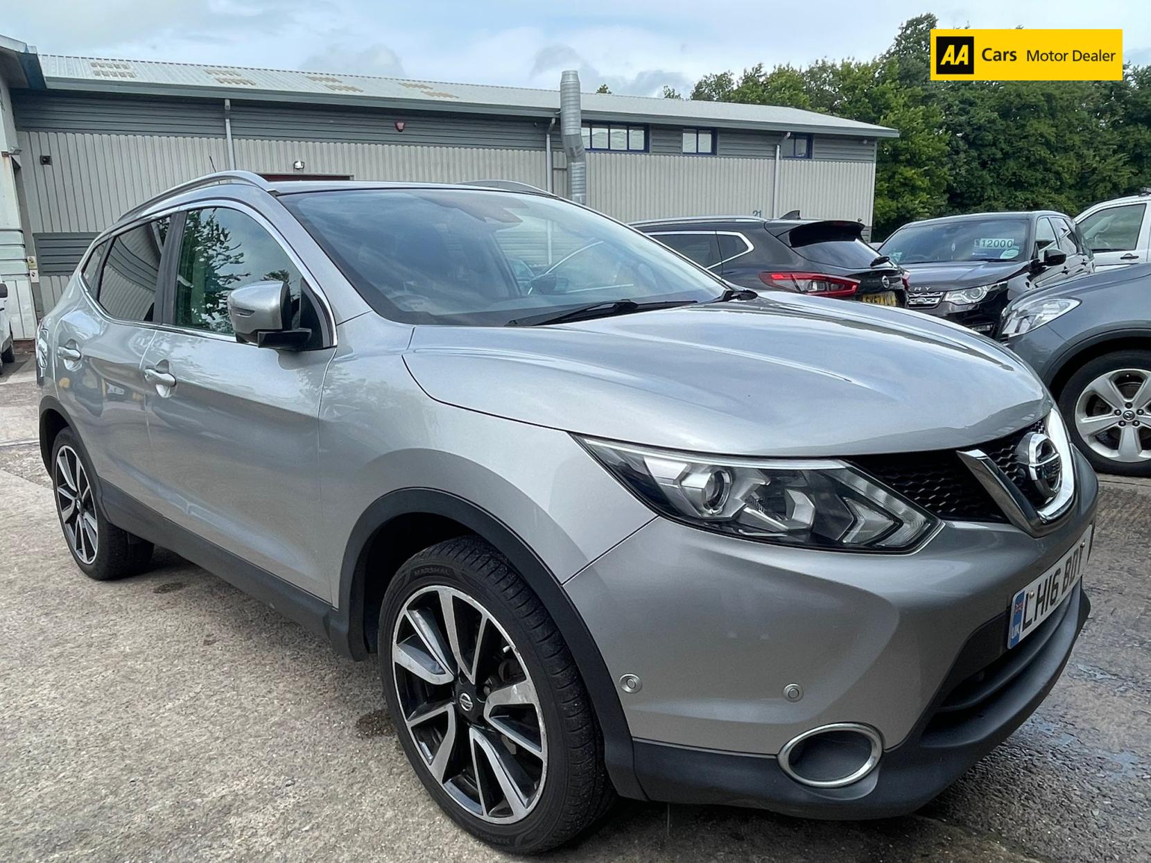 Nissan Qashqai 1.6 DIG-T Tekna SUV 5dr Petrol Manual 2WD Euro 6 (s/s) (163 ps)