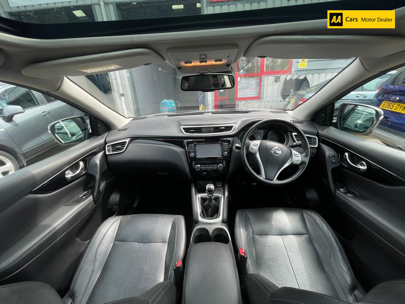 Nissan Qashqai 1.6 DIG-T Tekna SUV 5dr Petrol Manual 2WD Euro 6 (s/s) (163 ps)