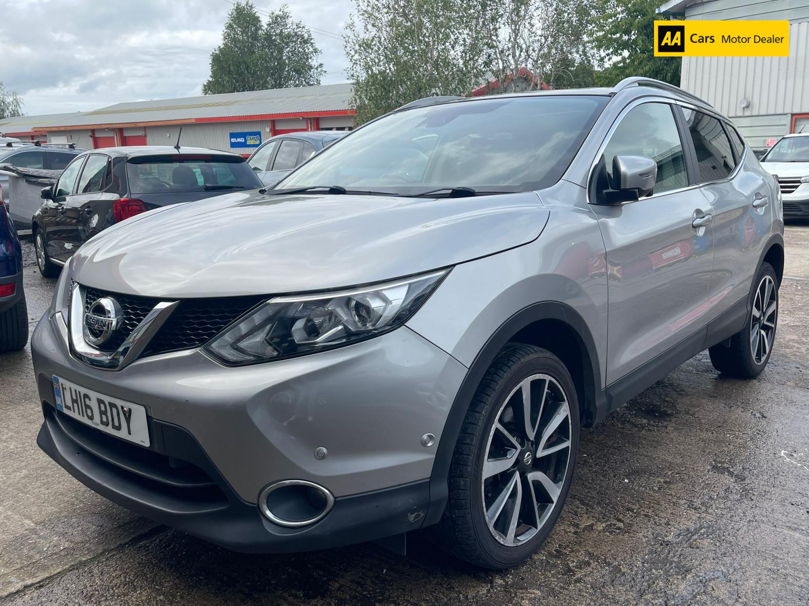 Nissan Qashqai 1.6 DIG-T Tekna SUV 5dr Petrol Manual 2WD Euro 6 (s/s) (163 ps)