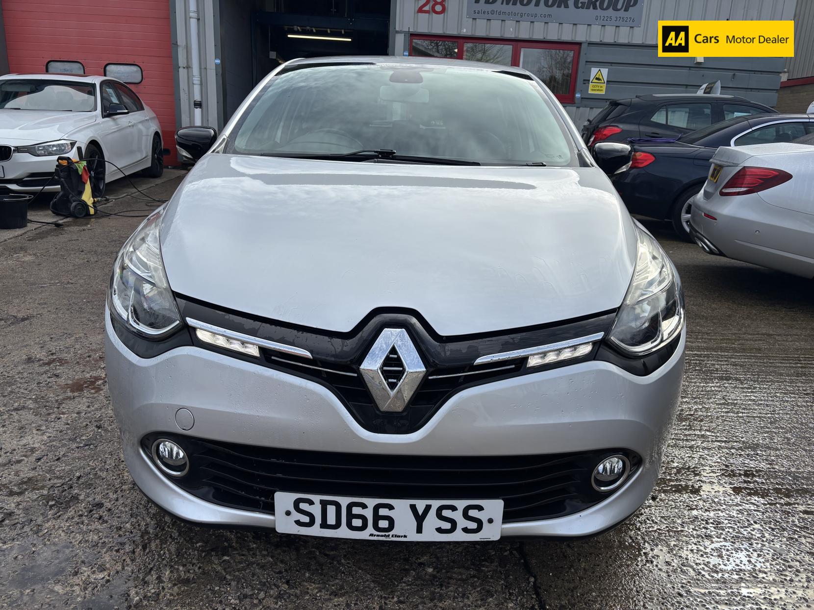 Renault Clio 1.2 16V Dynamique Nav Hatchback 5dr Petrol Manual Euro 6 (75 ps)