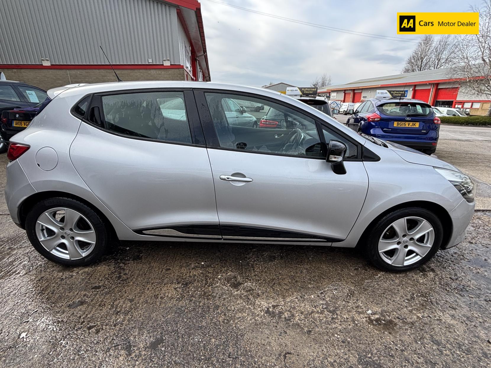 Renault Clio 1.2 16V Dynamique Nav Hatchback 5dr Petrol Manual Euro 6 (75 ps)