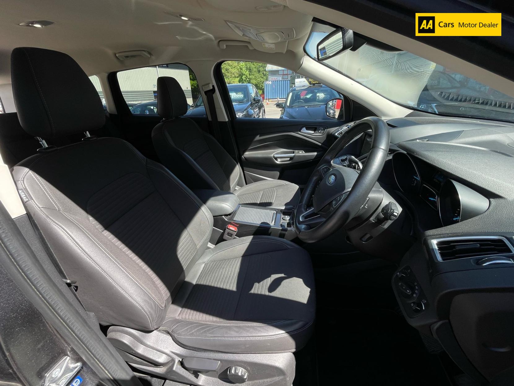 Ford Kuga 1.5 TDCi Titanium SUV 5dr Diesel Powershift Euro 6 (s/s) (120 ps)