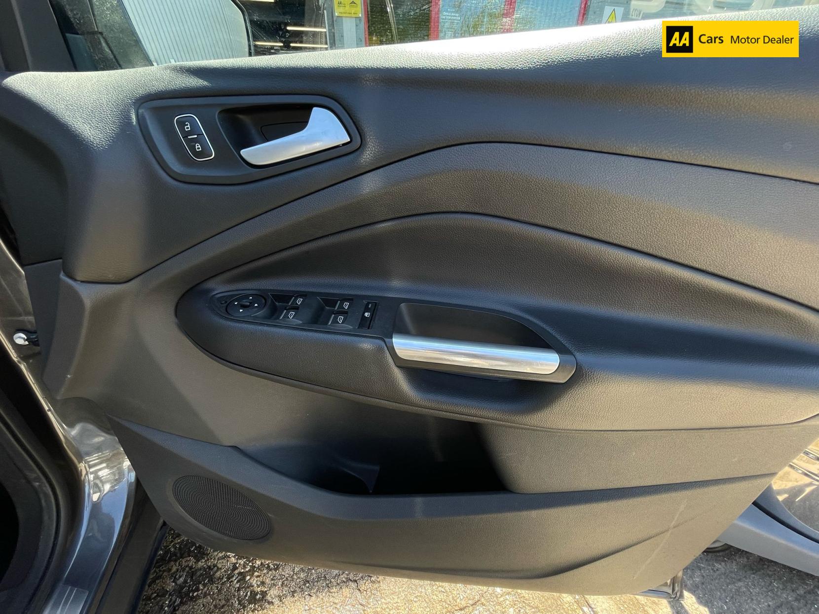 Ford Kuga 1.5 TDCi Titanium SUV 5dr Diesel Powershift Euro 6 (s/s) (120 ps)