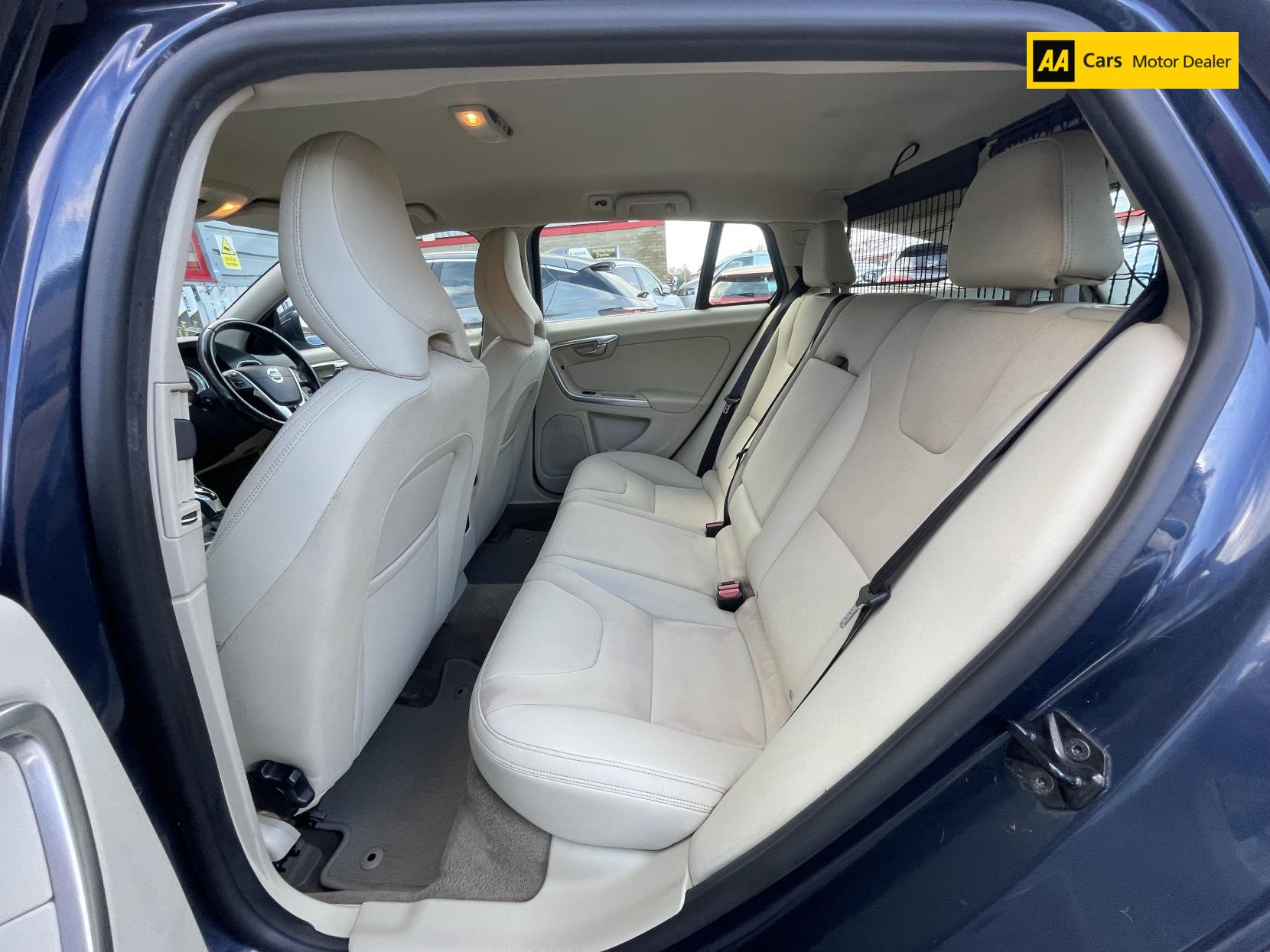 Volvo V60 1.6 D2 SE Nav Estate 5dr Diesel Powershift Euro 5 (s/s) (115 ps)