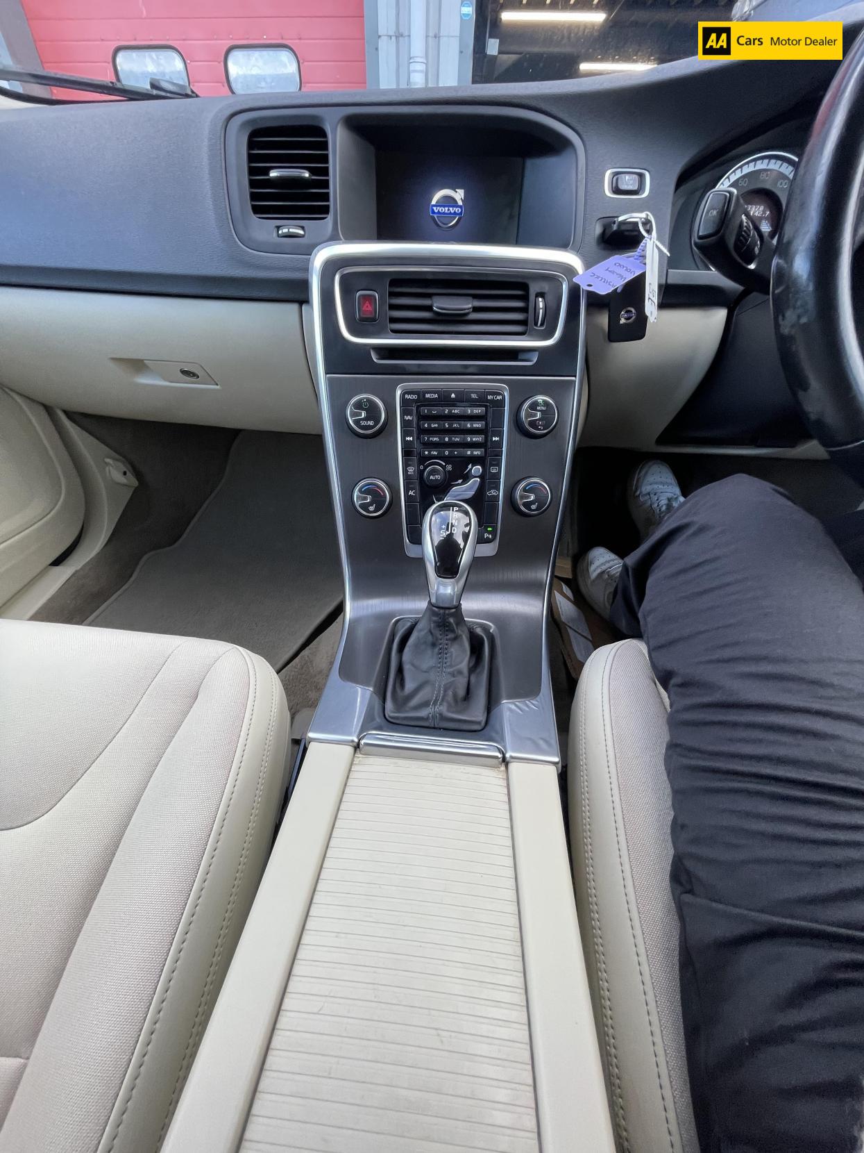 Volvo V60 1.6 D2 SE Nav Estate 5dr Diesel Powershift Euro 5 (s/s) (115 ps)