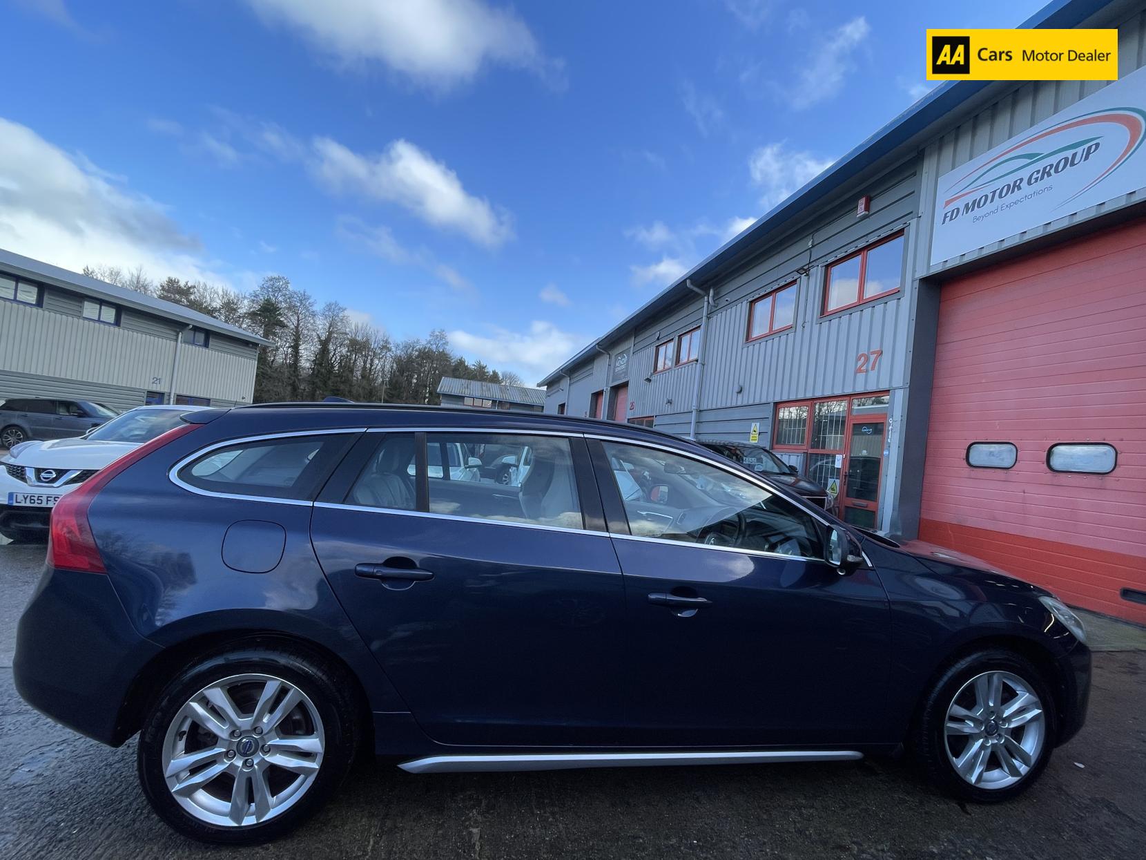 Volvo V60 1.6 D2 SE Nav Estate 5dr Diesel Powershift Euro 5 (s/s) (115 ps)