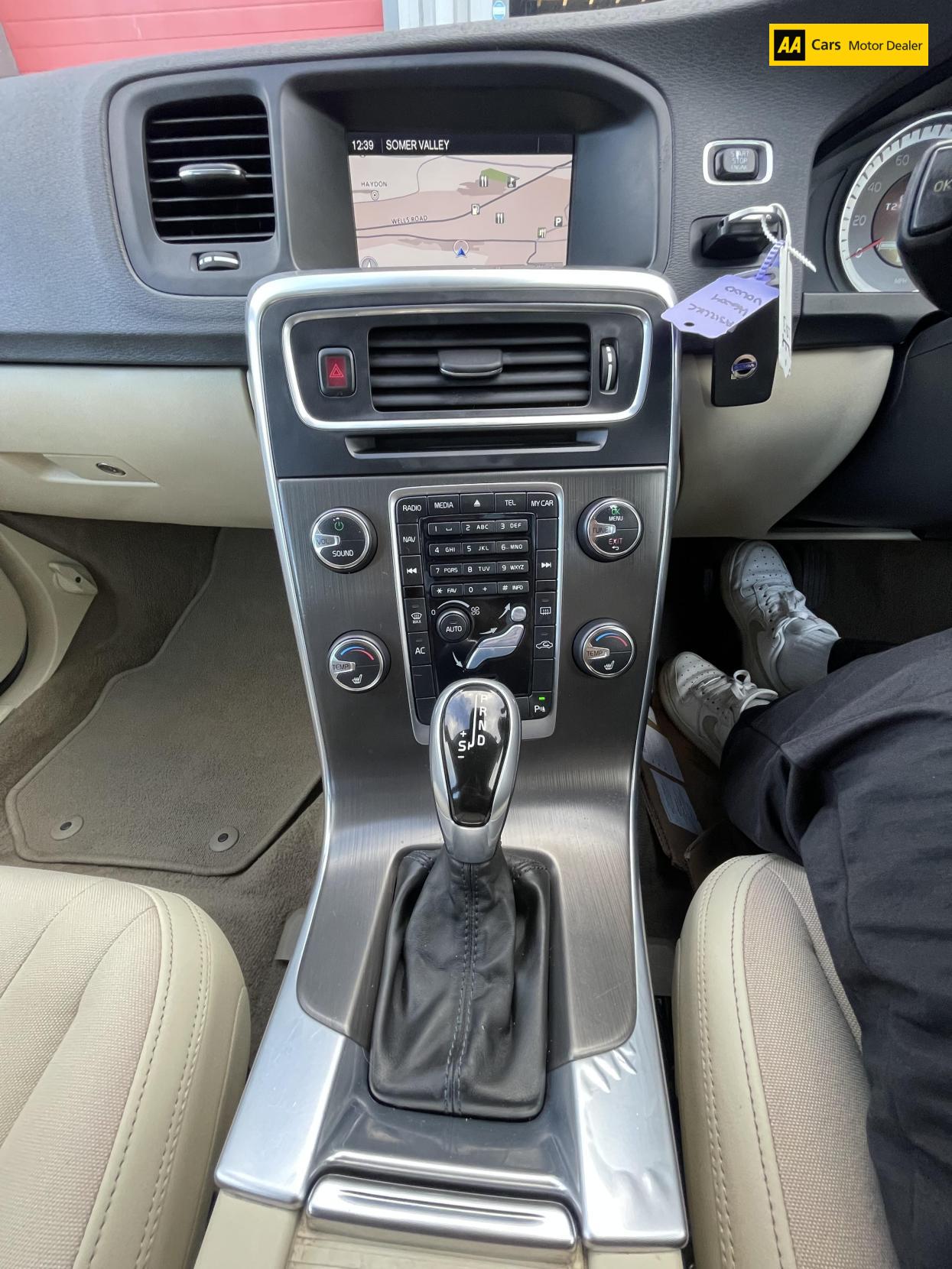 Volvo V60 1.6 D2 SE Nav Estate 5dr Diesel Powershift Euro 5 (s/s) (115 ps)