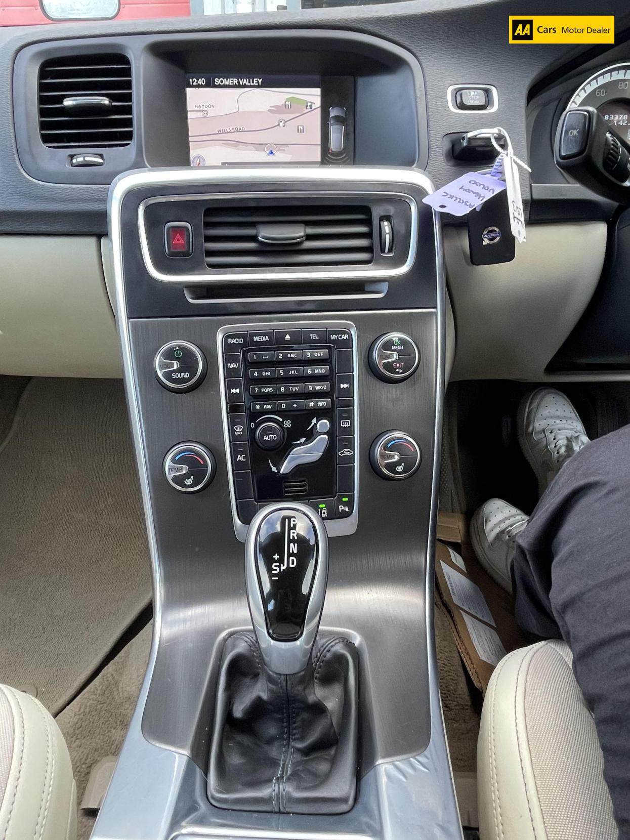 Volvo V60 1.6 D2 SE Nav Estate 5dr Diesel Powershift Euro 5 (s/s) (115 ps)