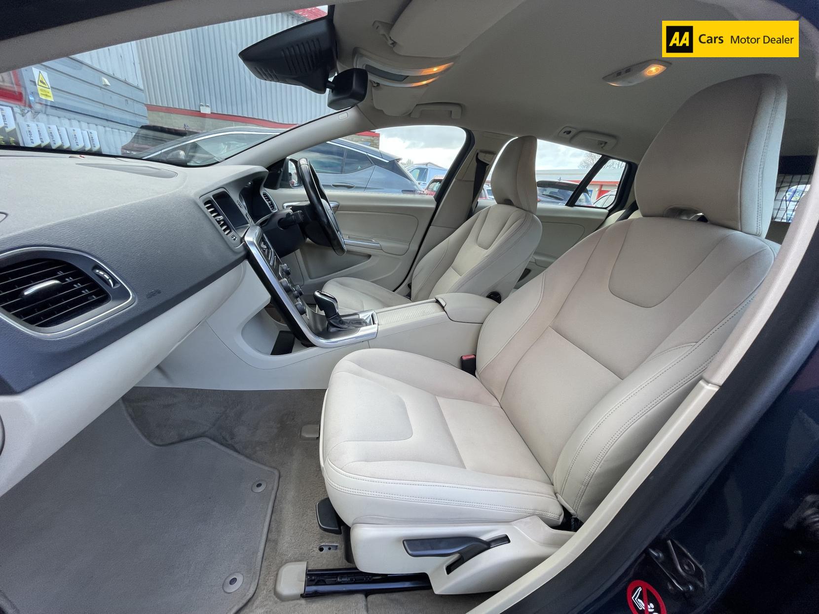 Volvo V60 1.6 D2 SE Nav Estate 5dr Diesel Powershift Euro 5 (s/s) (115 ps)