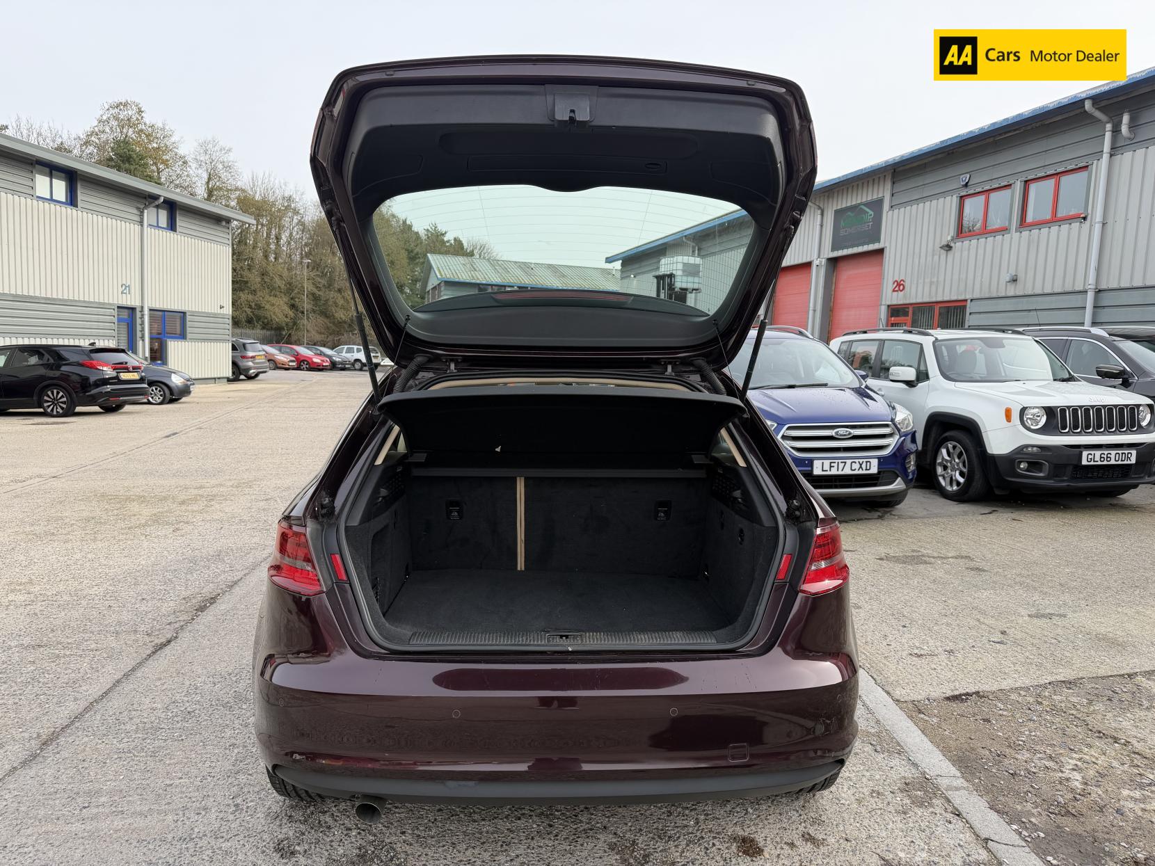 Audi A3 1.6 TDI SE Sportback 5dr Diesel S Tronic Euro 5 (s/s) (105 ps)