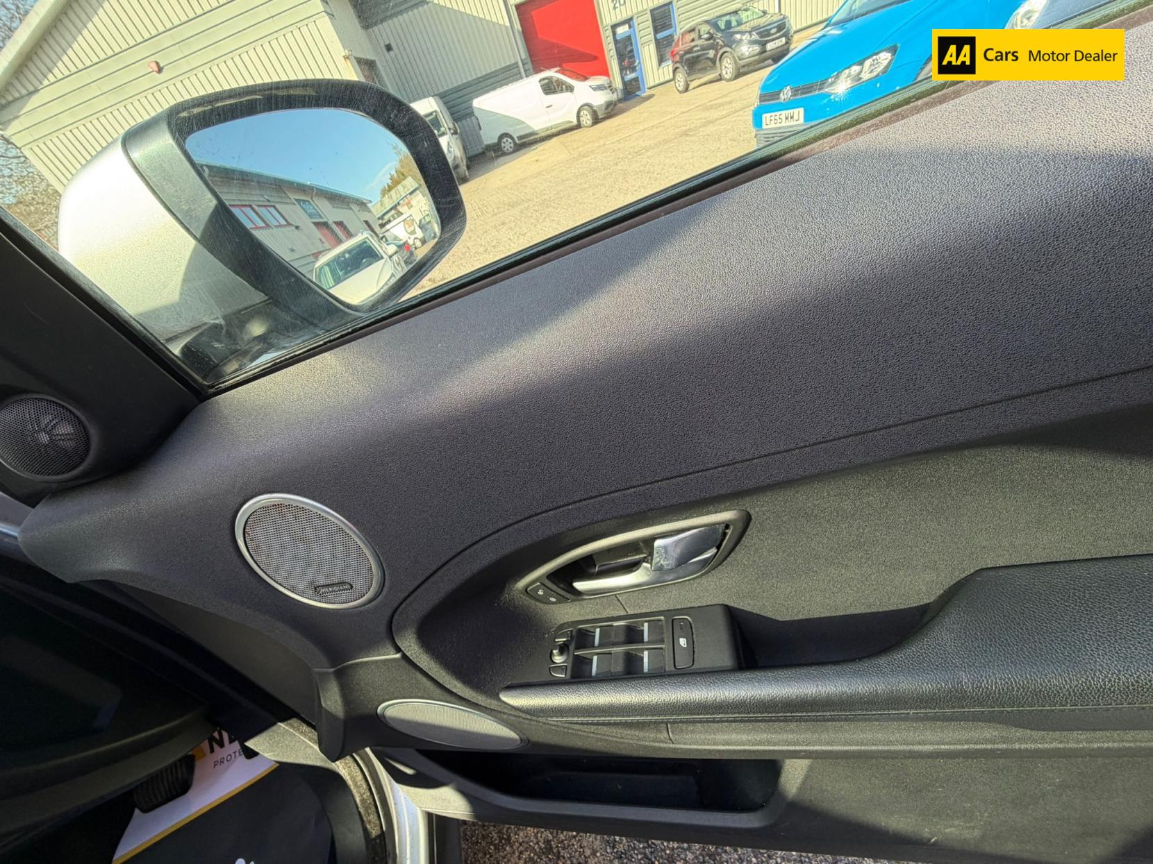 Land Rover Range Rover Evoque 2.2 SD4 Pure SUV 5dr Diesel Auto 4WD Euro 5 (190 ps)