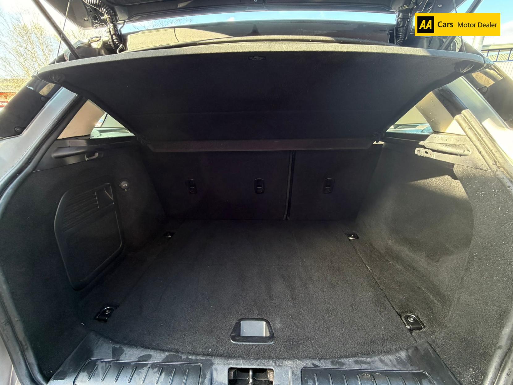 Land Rover Range Rover Evoque 2.2 SD4 Pure SUV 5dr Diesel Auto 4WD Euro 5 (190 ps)