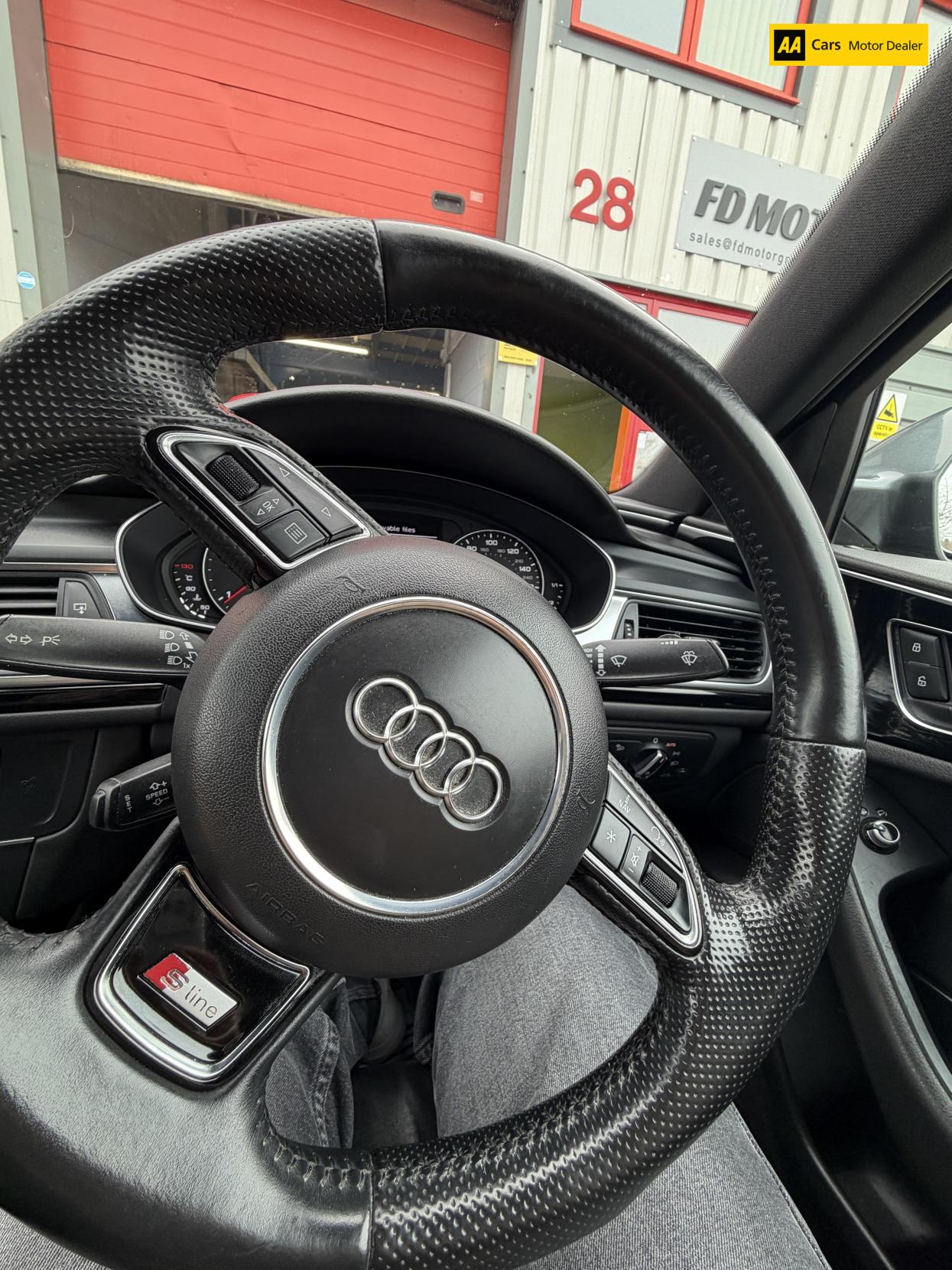 Audi A6 Saloon 2.0 TDI Black Edition Saloon 4dr Diesel Multitronic Euro 5 (s/s) (177 ps)