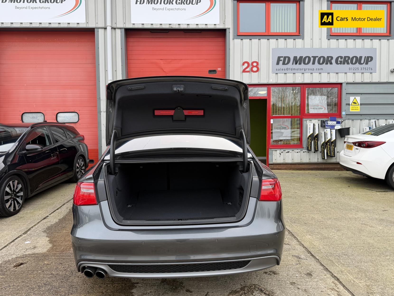 Audi A6 Saloon 2.0 TDI Black Edition Saloon 4dr Diesel Multitronic Euro 5 (s/s) (177 ps)