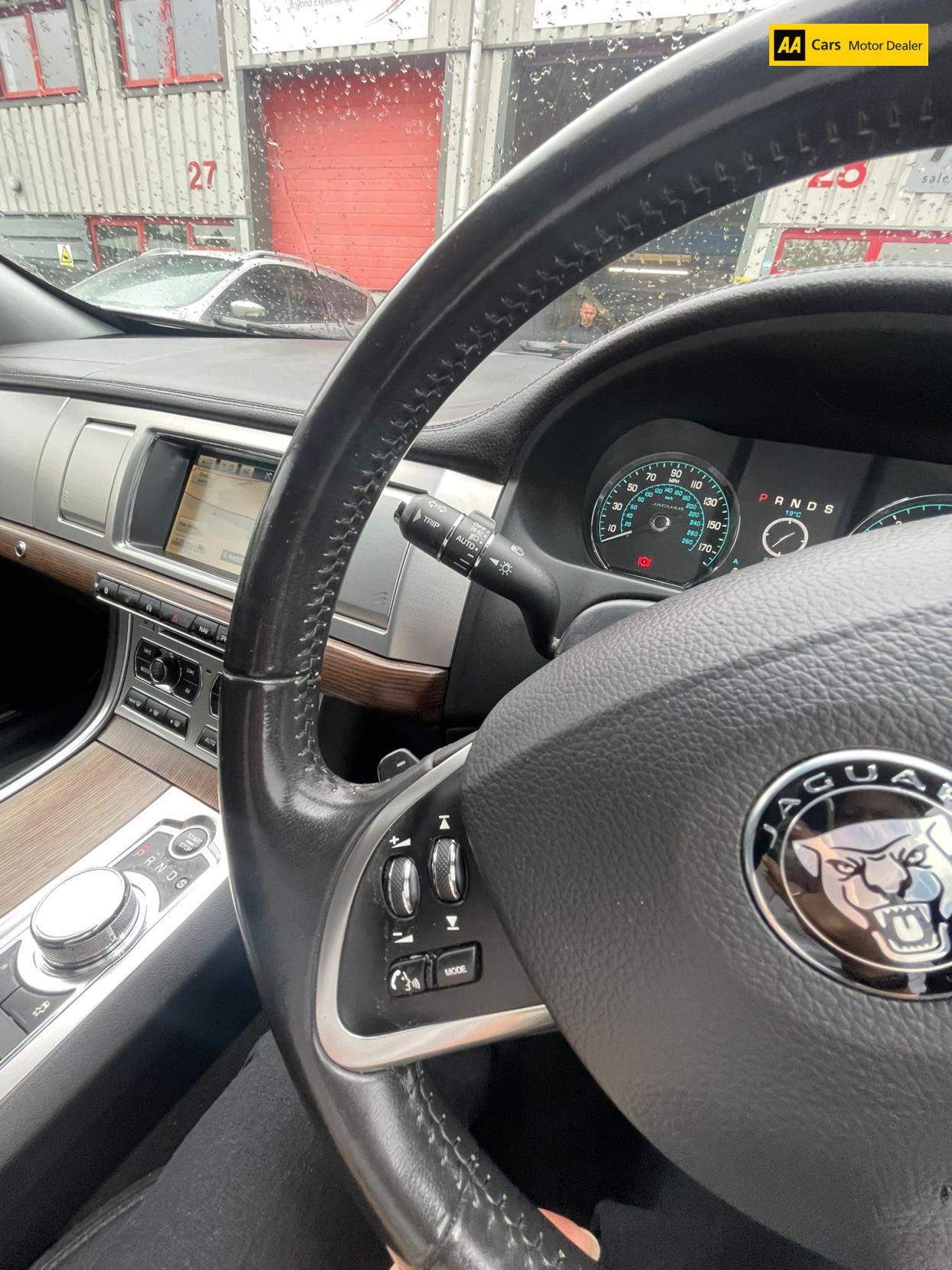 Jaguar XF 2.2d Luxury Sportbrake 5dr Diesel Auto Euro 5 (s/s) (163 ps)