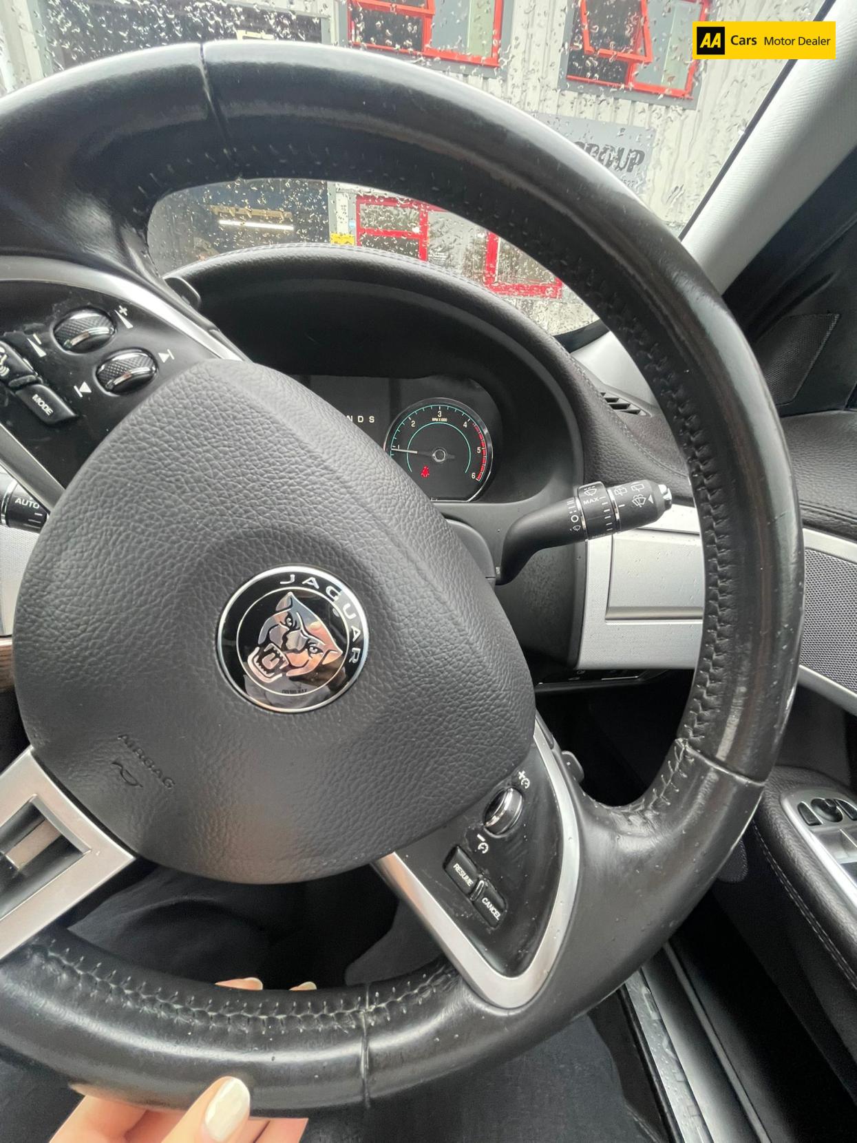 Jaguar XF 2.2d Luxury Sportbrake 5dr Diesel Auto Euro 5 (s/s) (163 ps)