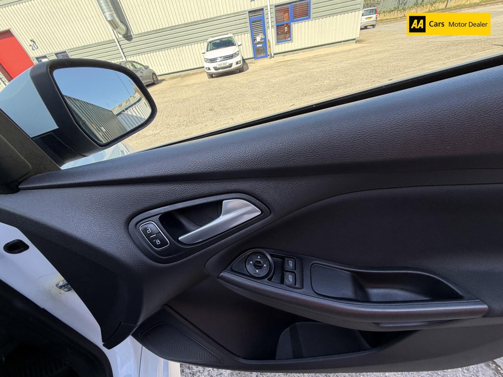 Ford Focus 1.0T EcoBoost Zetec S Hatchback 5dr Petrol Manual Euro 6 (s/s) (125 ps)